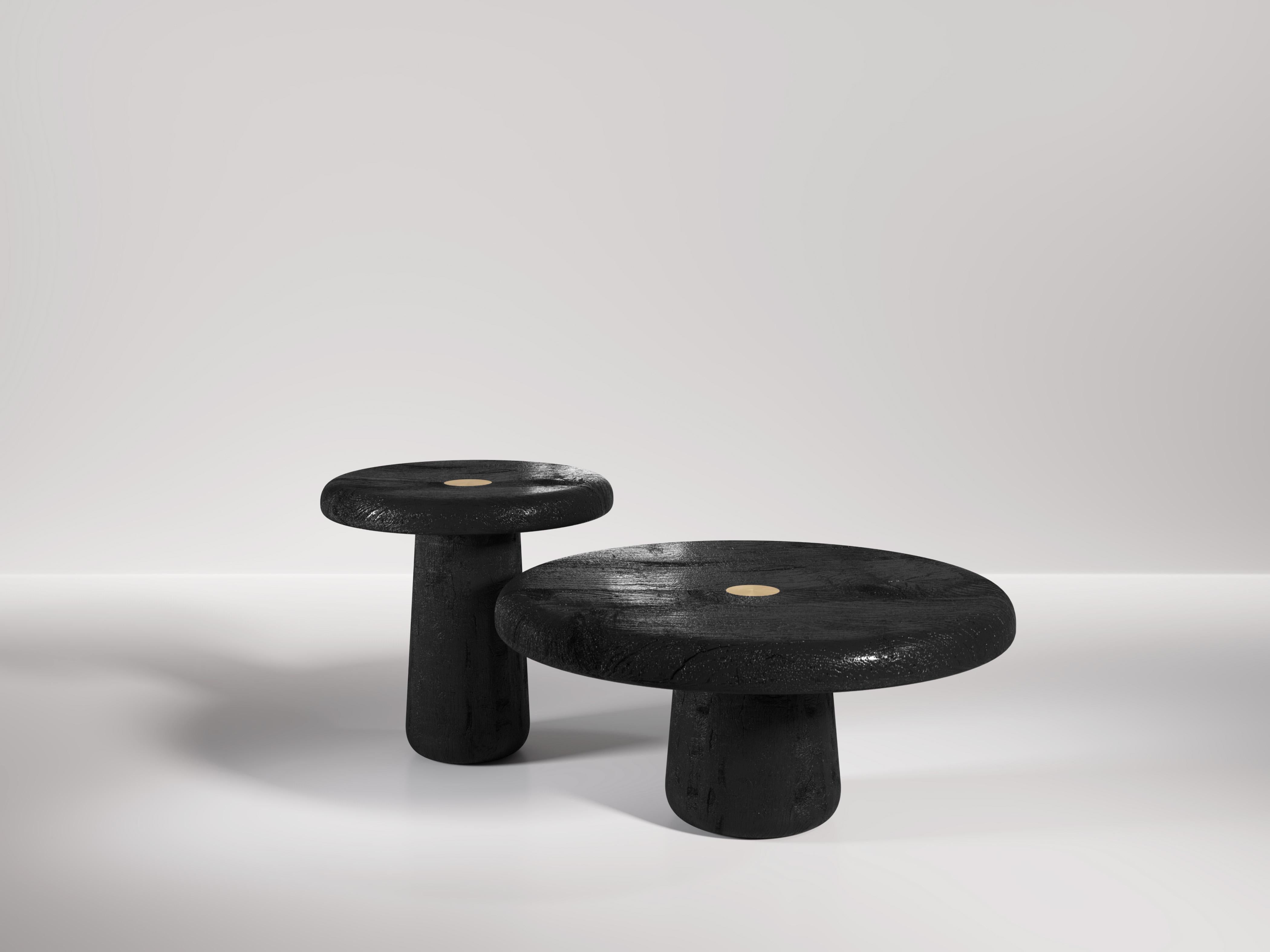 Moderne Petite table basse contemporaine Spore en bois et laiton en vente