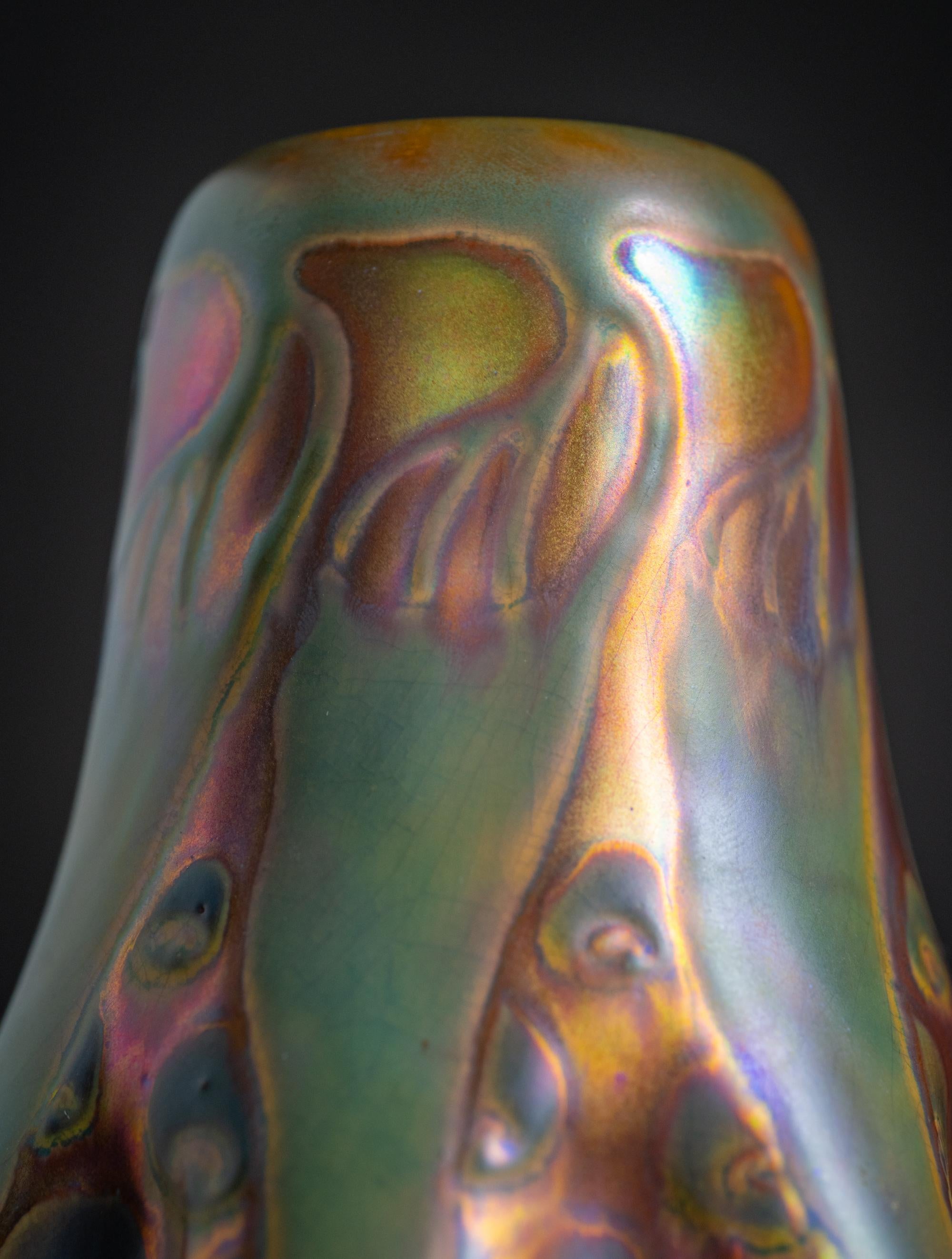 Poterie Vase à spores Art Nouveau attribué à Sándor Apáti-Abt pour Zsolnay en vente