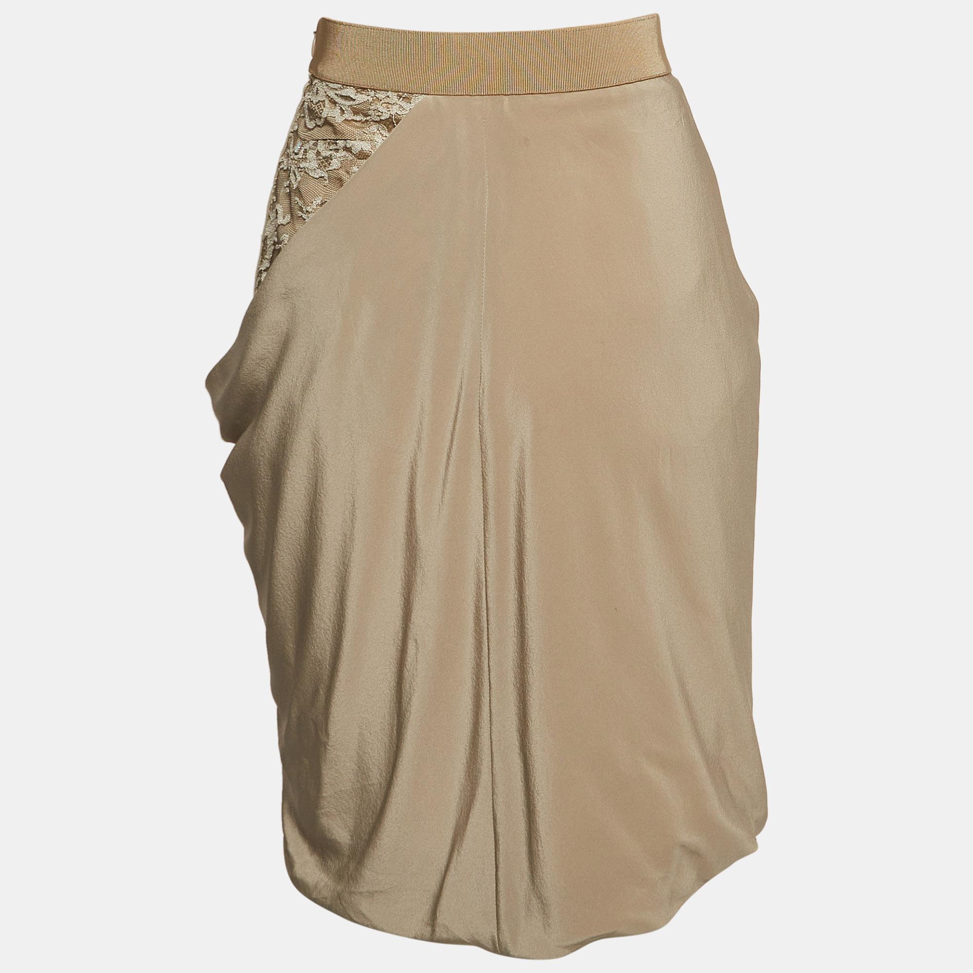 This lovely skirt is beautifully stitched from fine fabric. The comfy designer skirt has a flattering silhouette. Pair it with a simple top and strappy heels for a chic look.