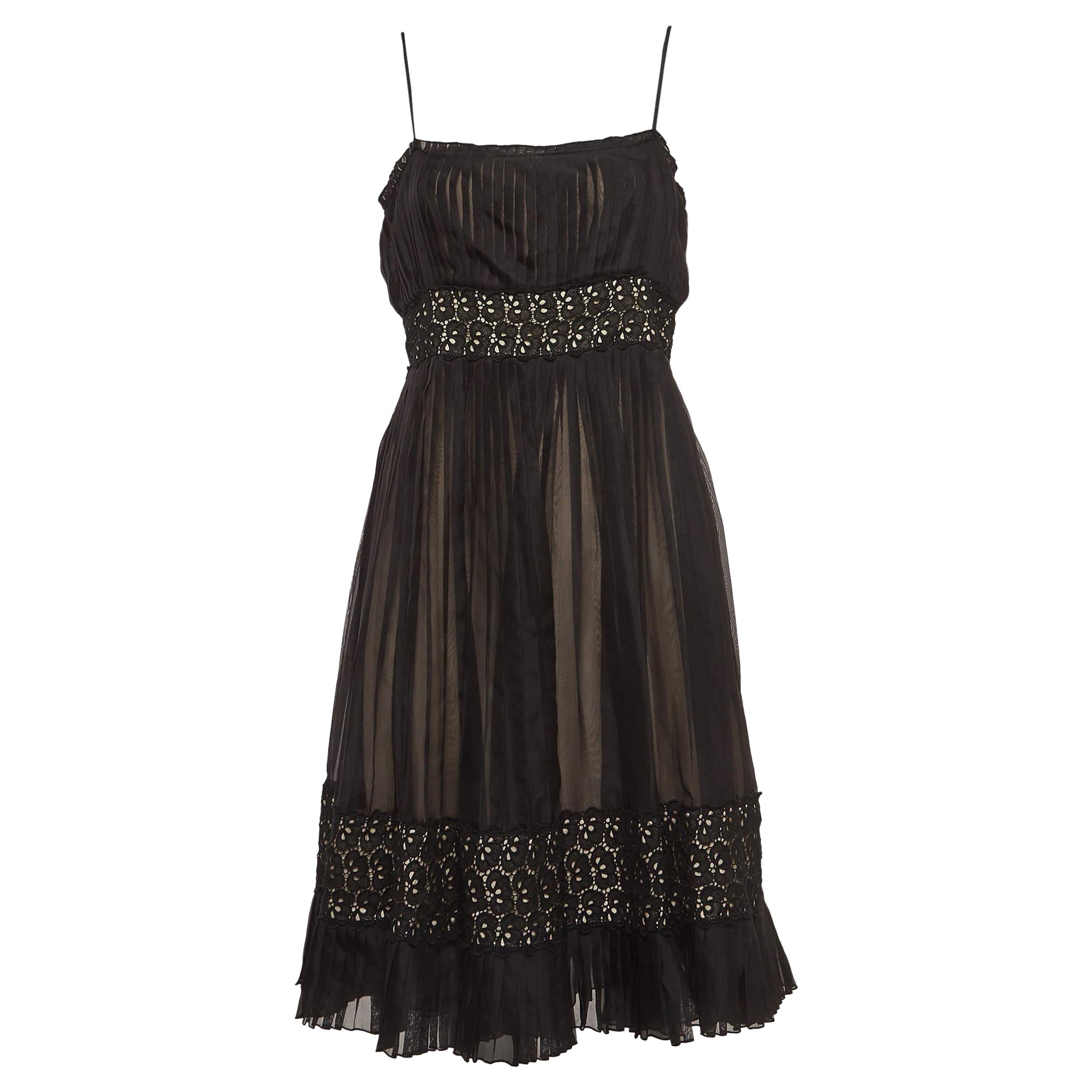 Sportmax - Robe midi Empire plissée en soie noire bordée de dentelle L