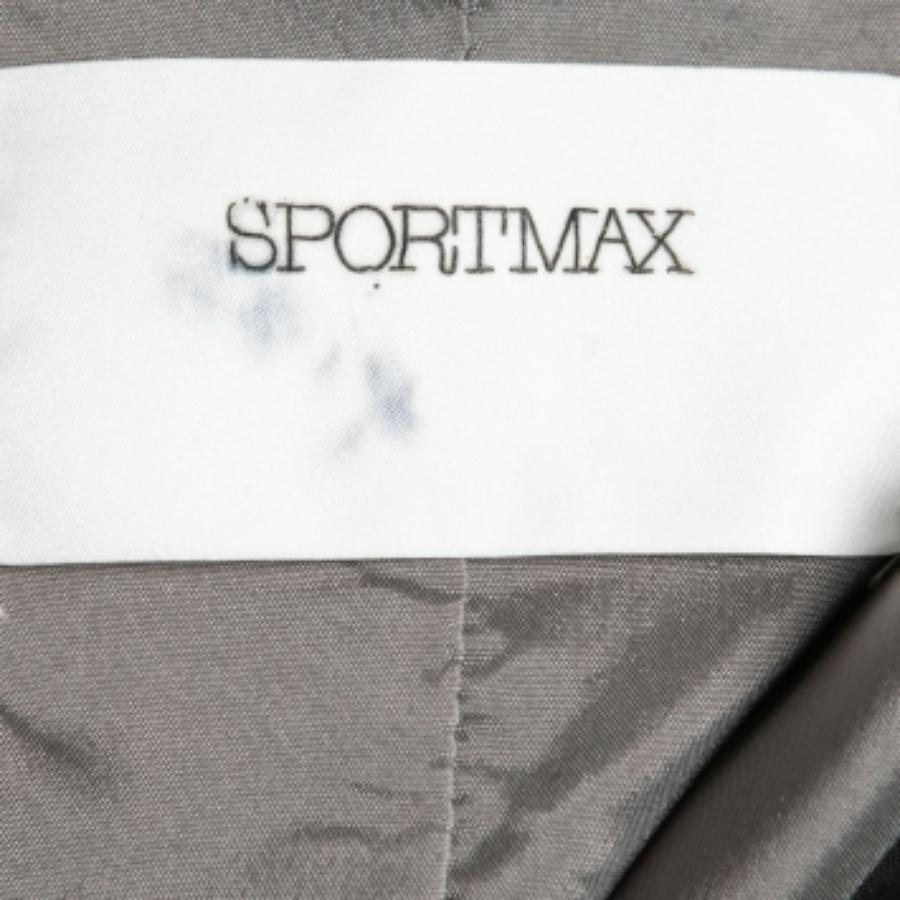 Ce blazer vous apporte à la fois classe et luxe lorsque vous le portez. Il est rehaussé de manches longues, ce qui lui confère une finition soignée.