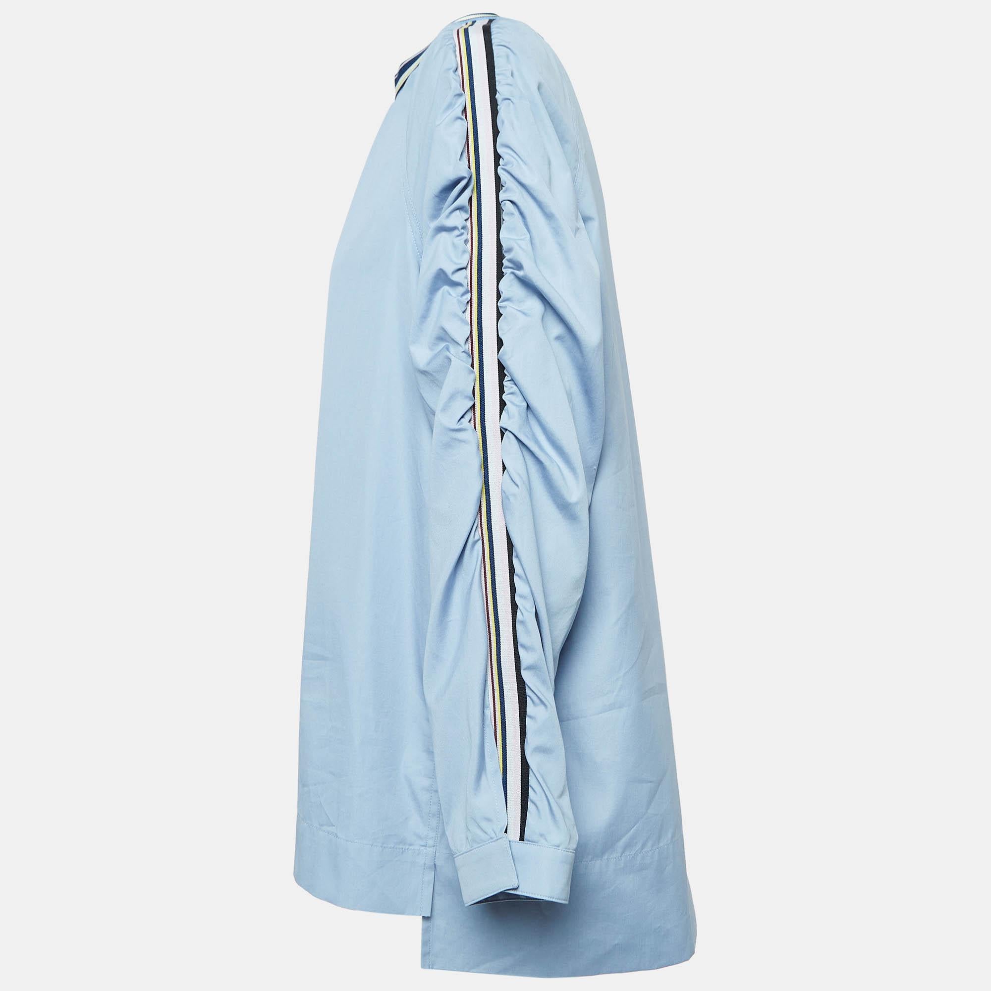 Questo top griffato offre stile e comfort. Realizzata con i migliori tessuti, la creazione è stata curata nei minimi dettagli. Abbinalo a un paio di jeans e a delle scarpe basse.
