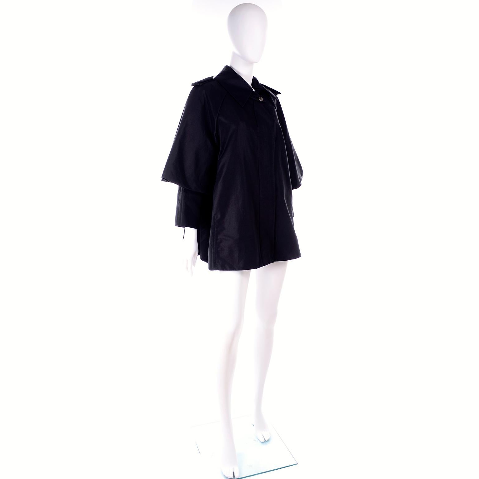 Sportmax Coat Italy Black Raincoat With Capelet In Excellent Condition In Portland, OR