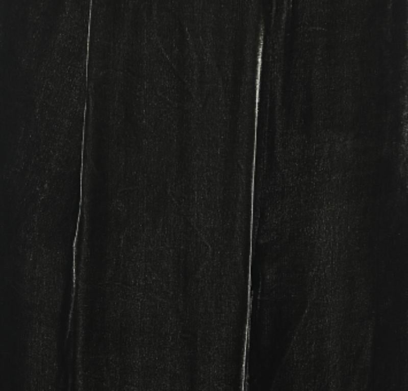 Tailored beautifully and posing a superb fit, these palazzo pants from Sportmax will help you look chic and stylish. They are stitched using green velvet fabric and flaunt a zip closure and two external pockets.