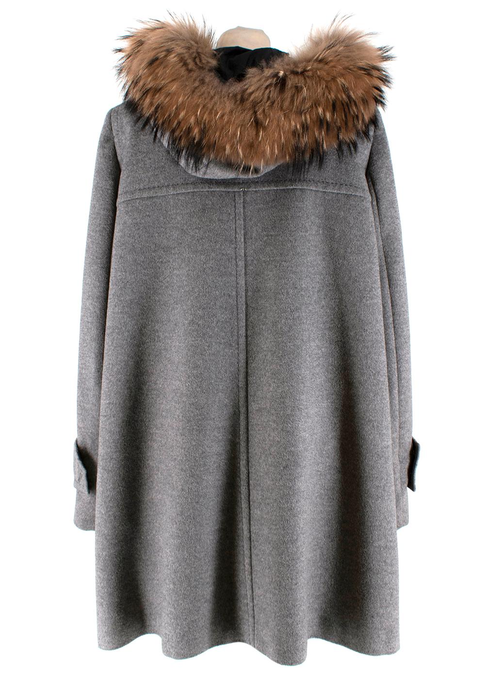 Sportmax Grey Wool Fur Trimmed Hooded Coat

-Luxurious soft wool texture 
-Gorgeous fur trim to the hood 
-Classic timeless style 
-2 way zip fastening to the front 
-Pockets to the front 
-Crystal detail to the center back 
-Top stitching details