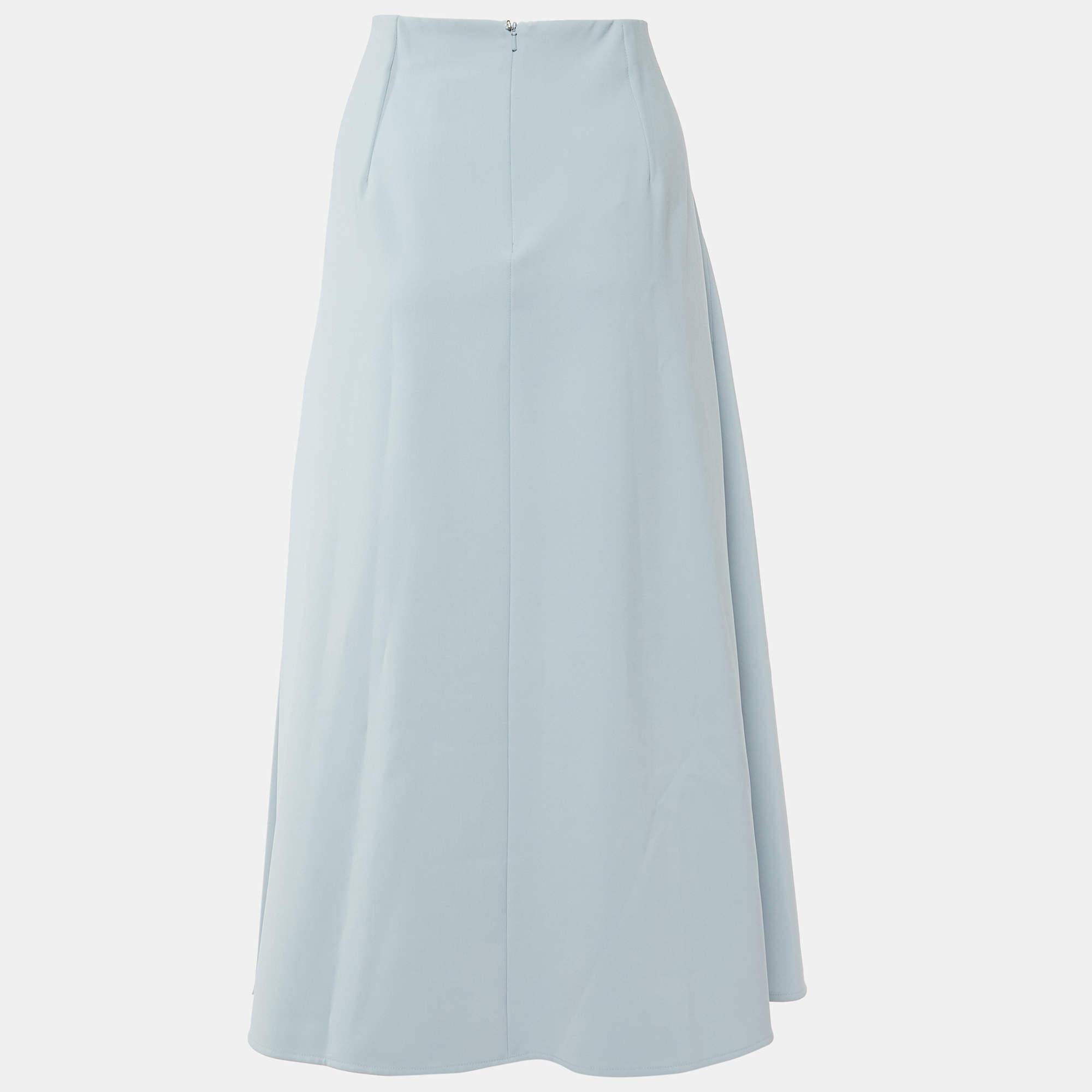 Make a fashionable edit with this Sportmax midi skirt. Tailored with care the skirt has an A line silhouette with zip closure. The pale blue hue makes it a stunning addition to any wardrobe.