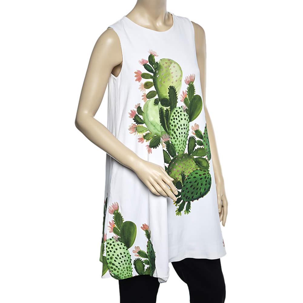 Los estampados de cactus sobre una base blanca elevan este sencillo vestido sin mangas de Sportmax a una creación deseable. Está confeccionado con una silueta en forma de A que le da un aspecto cómodo y holgado. 