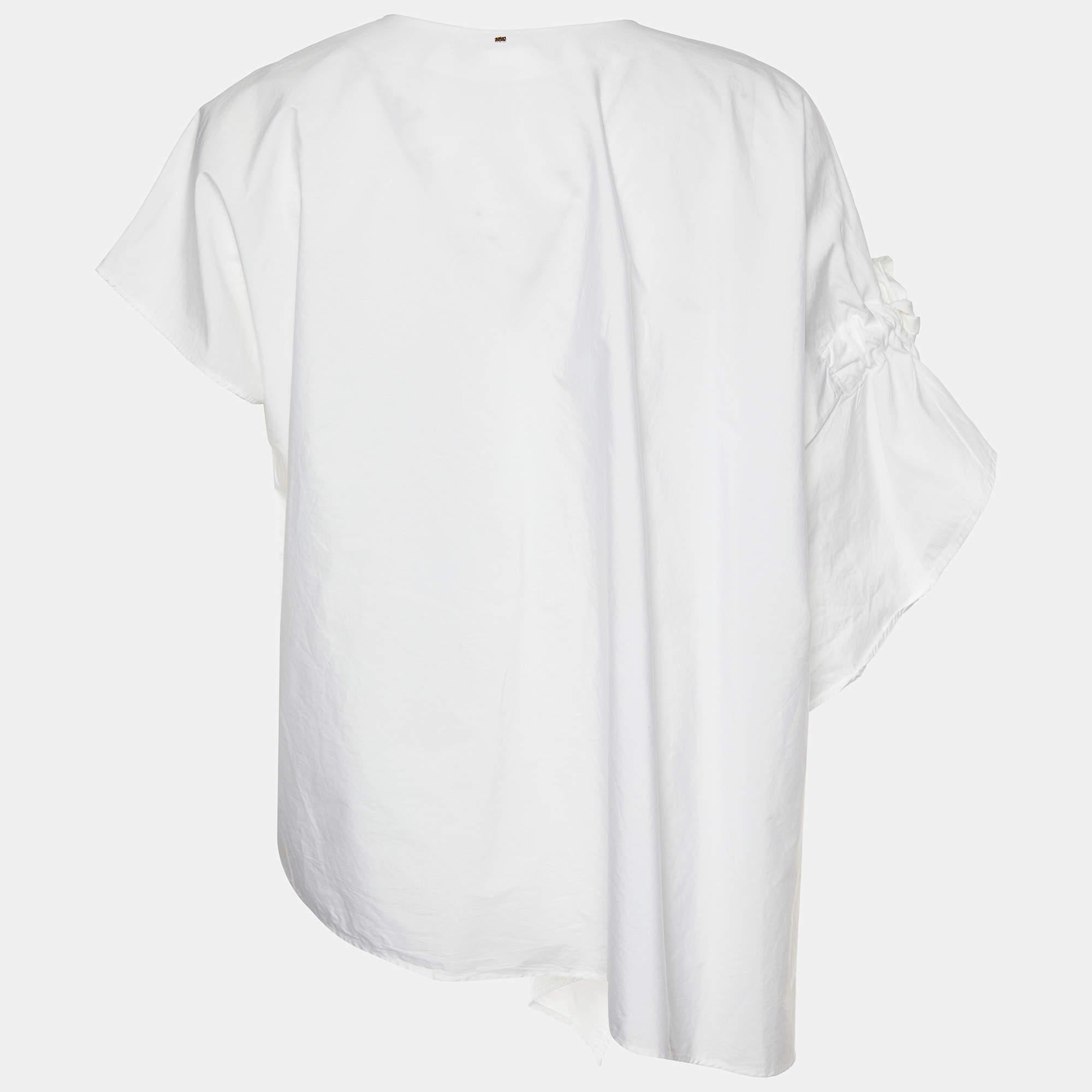 Find great style and comfort while wearing this designer blouse. Tailored using the best fabric  the creation has been given immense detail. Style it with a pair of jeans and flats.