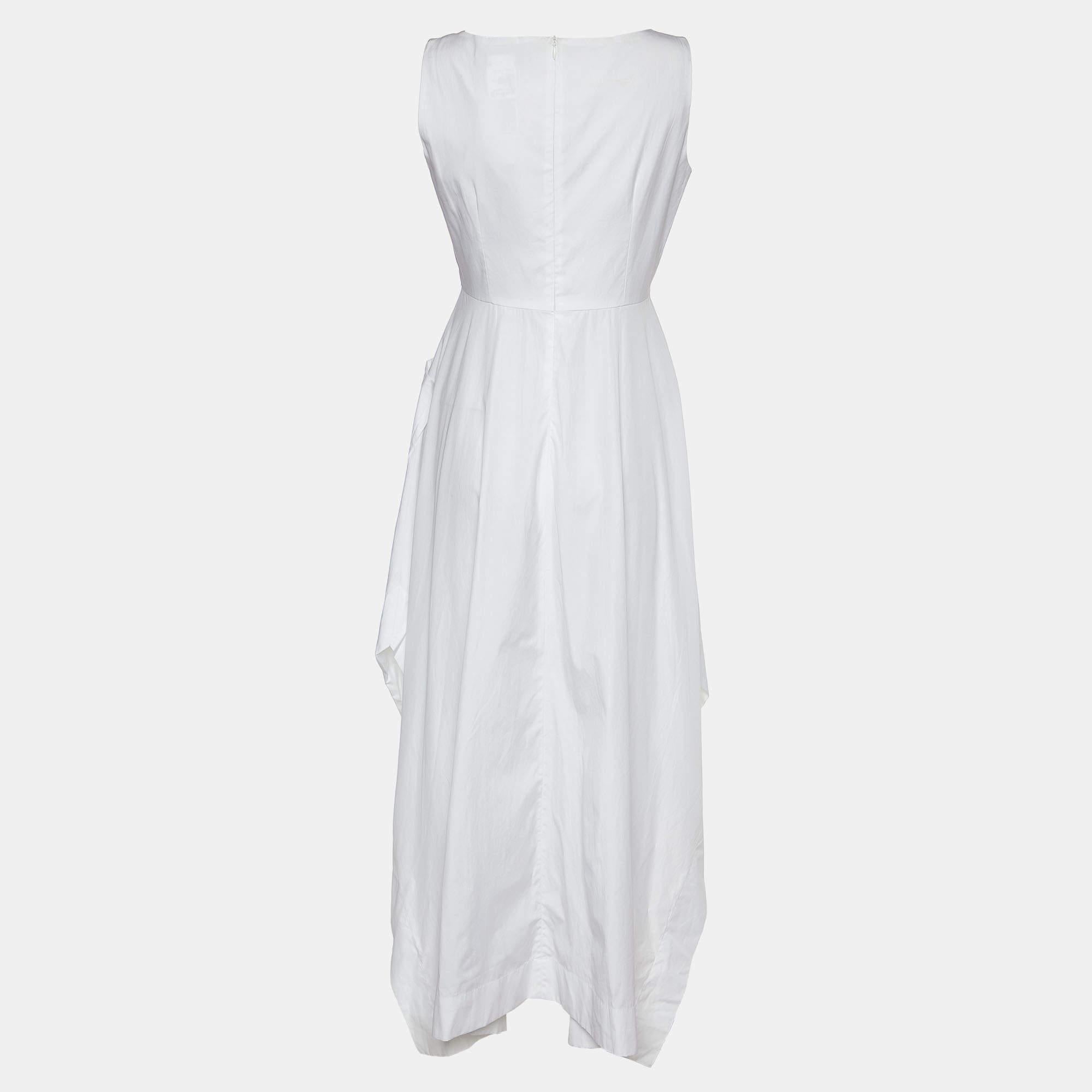 Sfoggia un look elegante indossando questo bellissimo abito firmato. Realizzato su misura con un tessuto pregiato, questo abito ha una silhouette chic per una vestibilità da incorniciare. Abbina la creazione con accessori chic e décolleté.