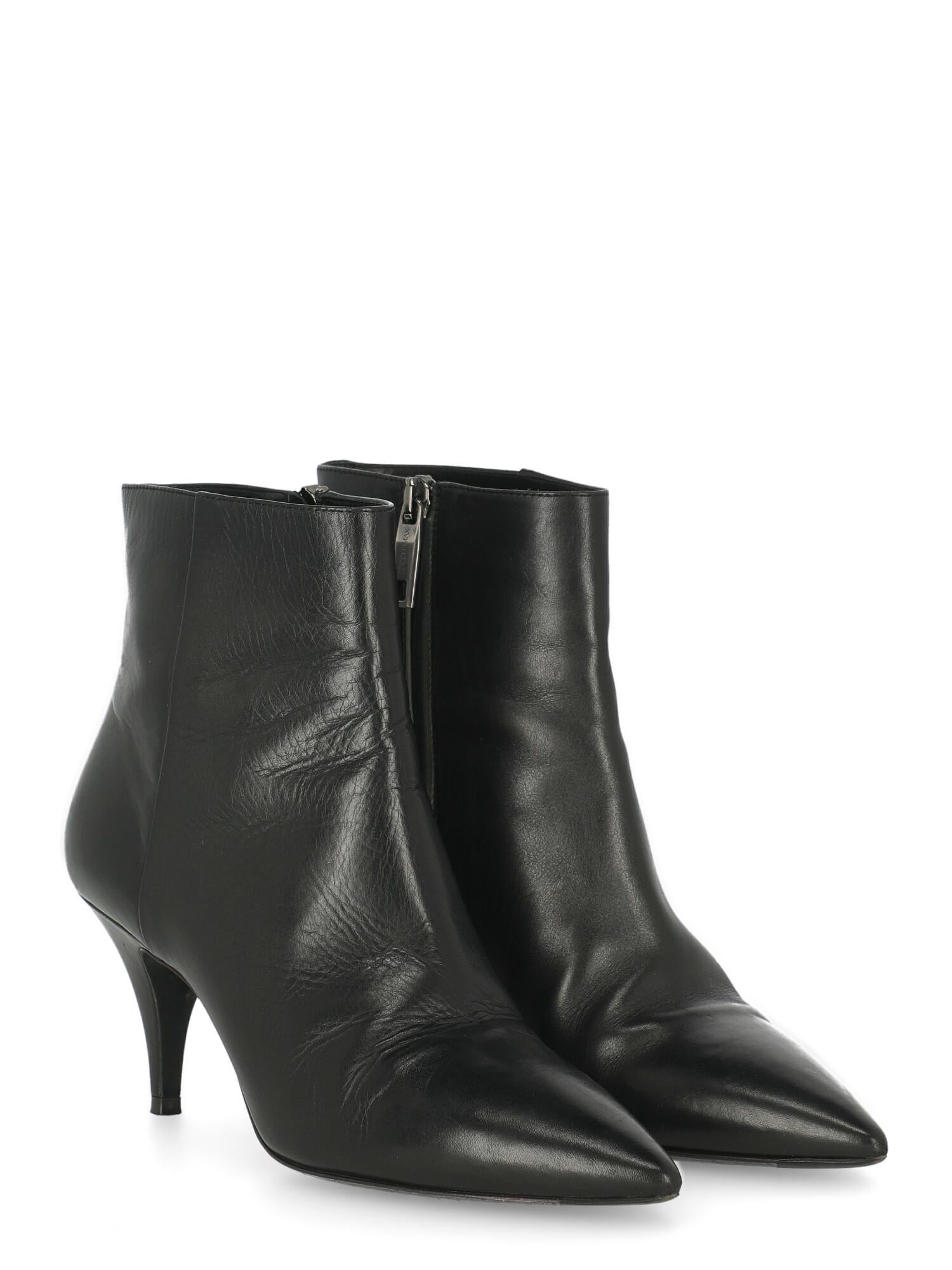Ankle boots, leather, solid color, side fastening, silver-tone hardware, pointed toe, branded sole, tapered heel, mid heel.

Includes:
- Dust bag

Product Condition: Very Good
Heel: slightly visible scratches. Sole: visible signs of use. Upper: