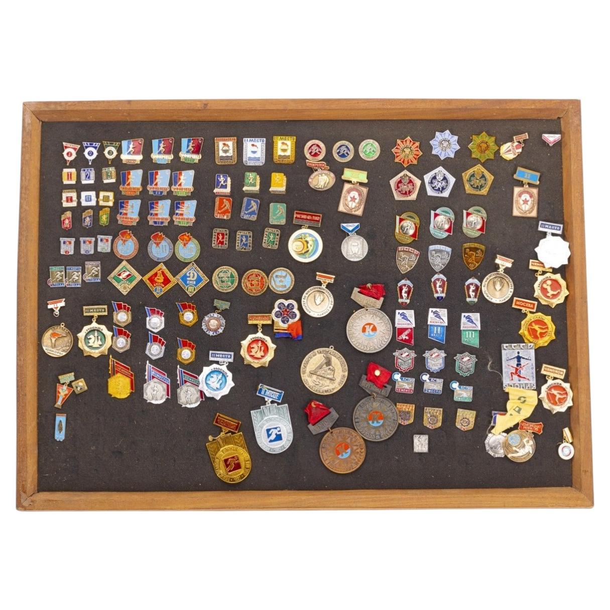Sports collectibles - Collection of pins, emblems and badges - 150
