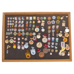 Sports collectibles - Collection of pins, emblems and badges - 150