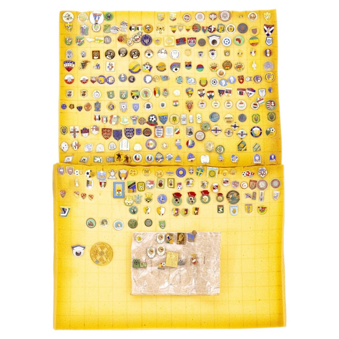 Sports collections - Collection of pins, emblems and badges - 205