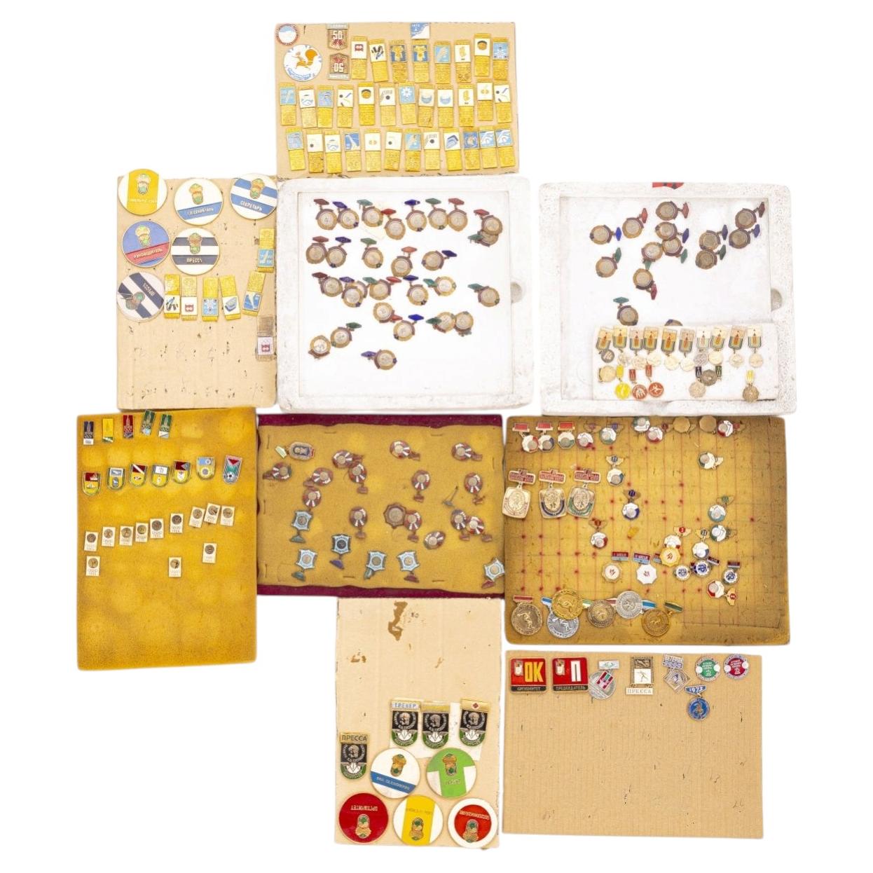 Sports collections - Collection of pins, emblems and badges - 90