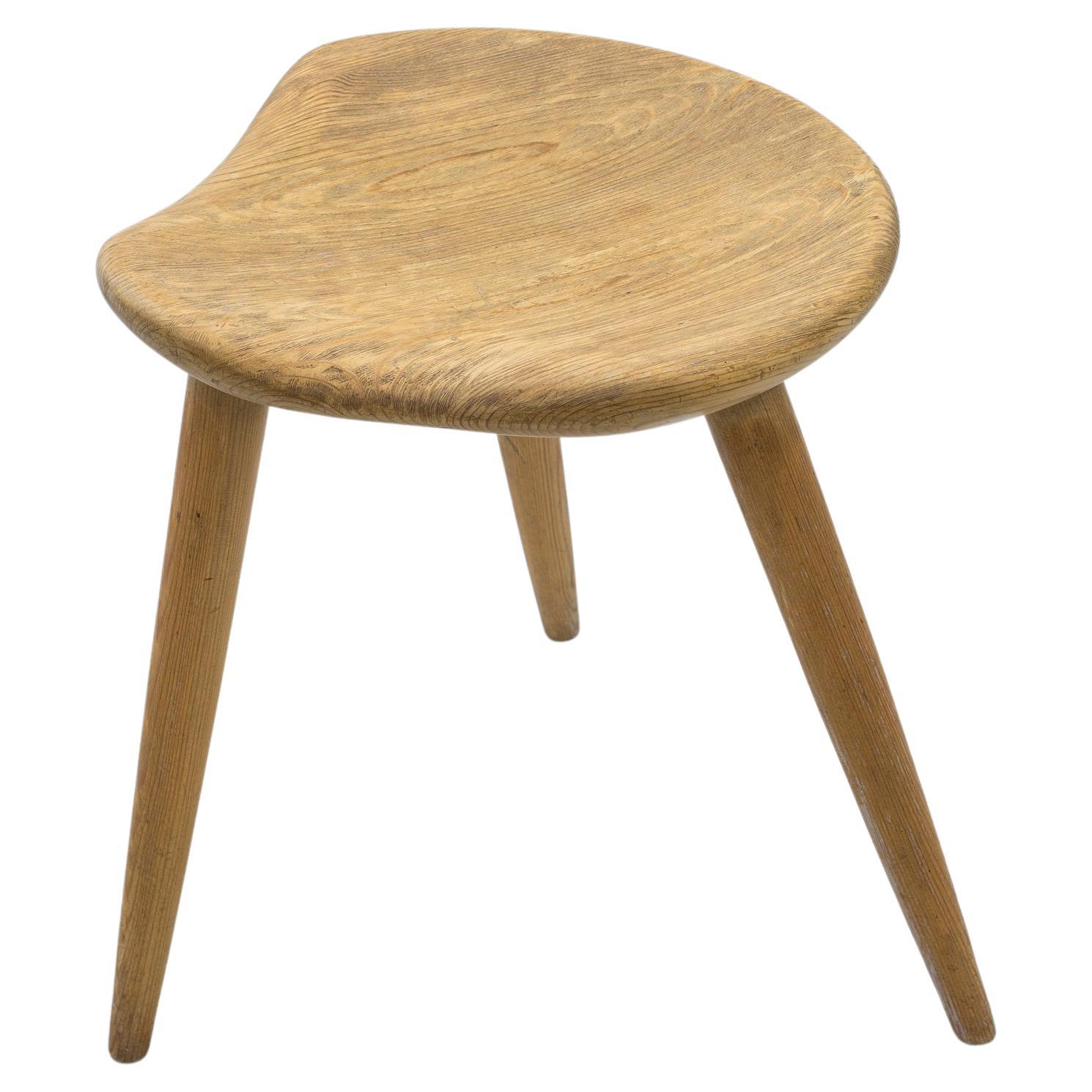 Three legged pine stole made in Norway by Norsk Husflid, circa 1950s. Made from solid pine with a nicely hand shaped seat. Good vintage condition with patina and wear consistent with age and use.



Designer: Unknown

Manufacturer: Norsk