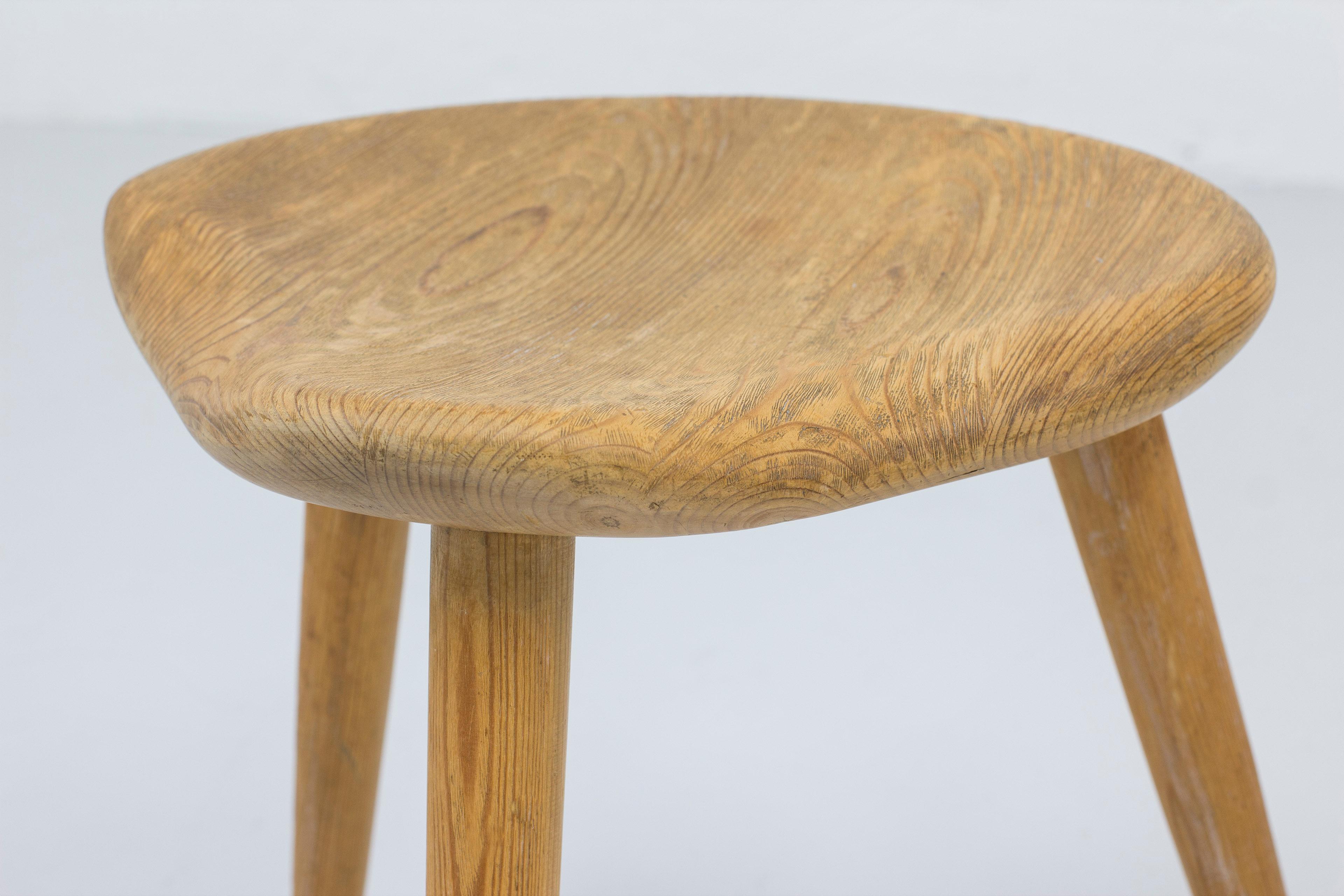 Mid-20th Century Sportstuge Stool in Solid Pine Made in Norway by Norsk Husflid, circa 1950s For Sale