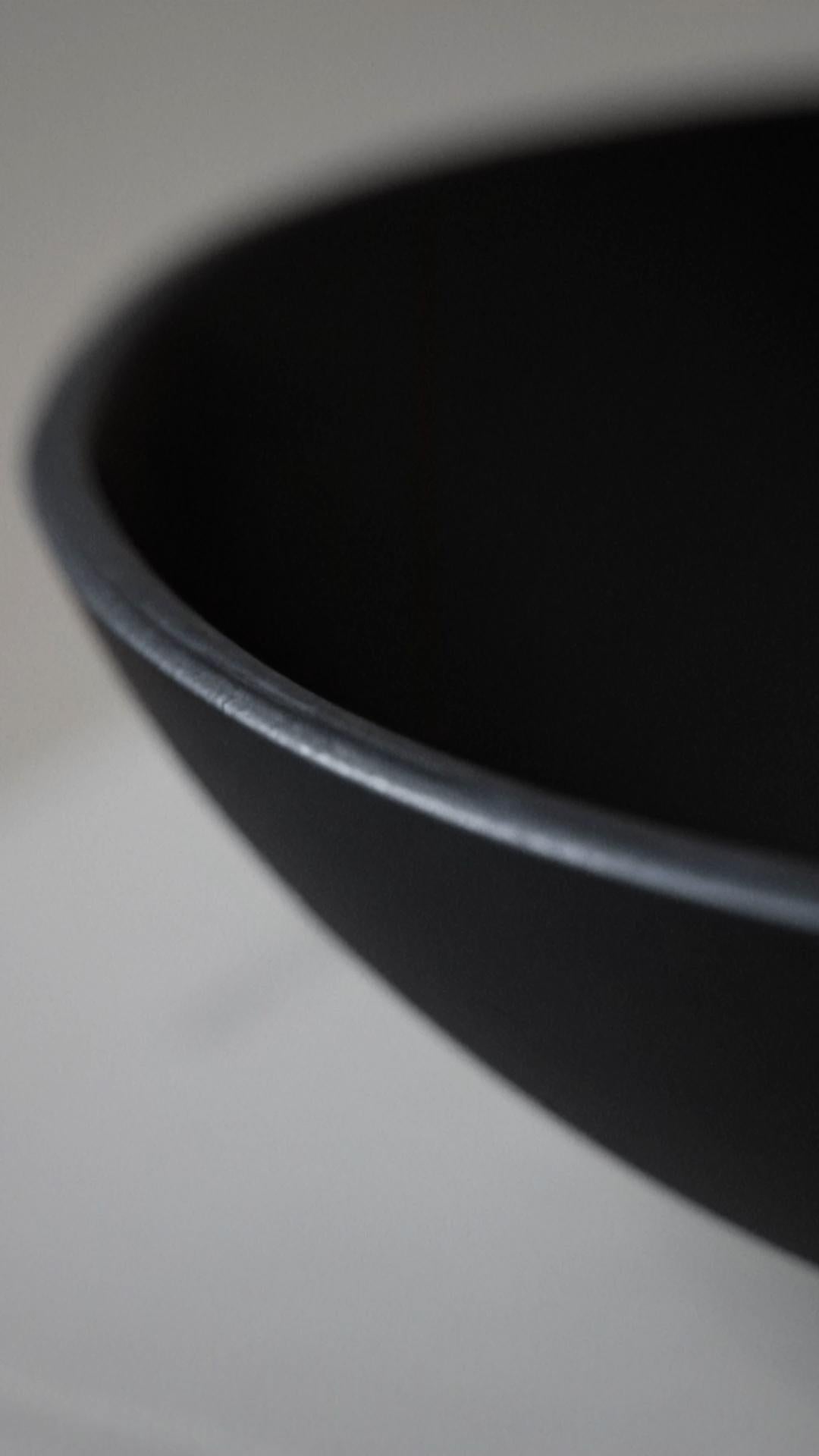 SPOT - Ciotola in cuoio sostenibile modellato in vendita 1