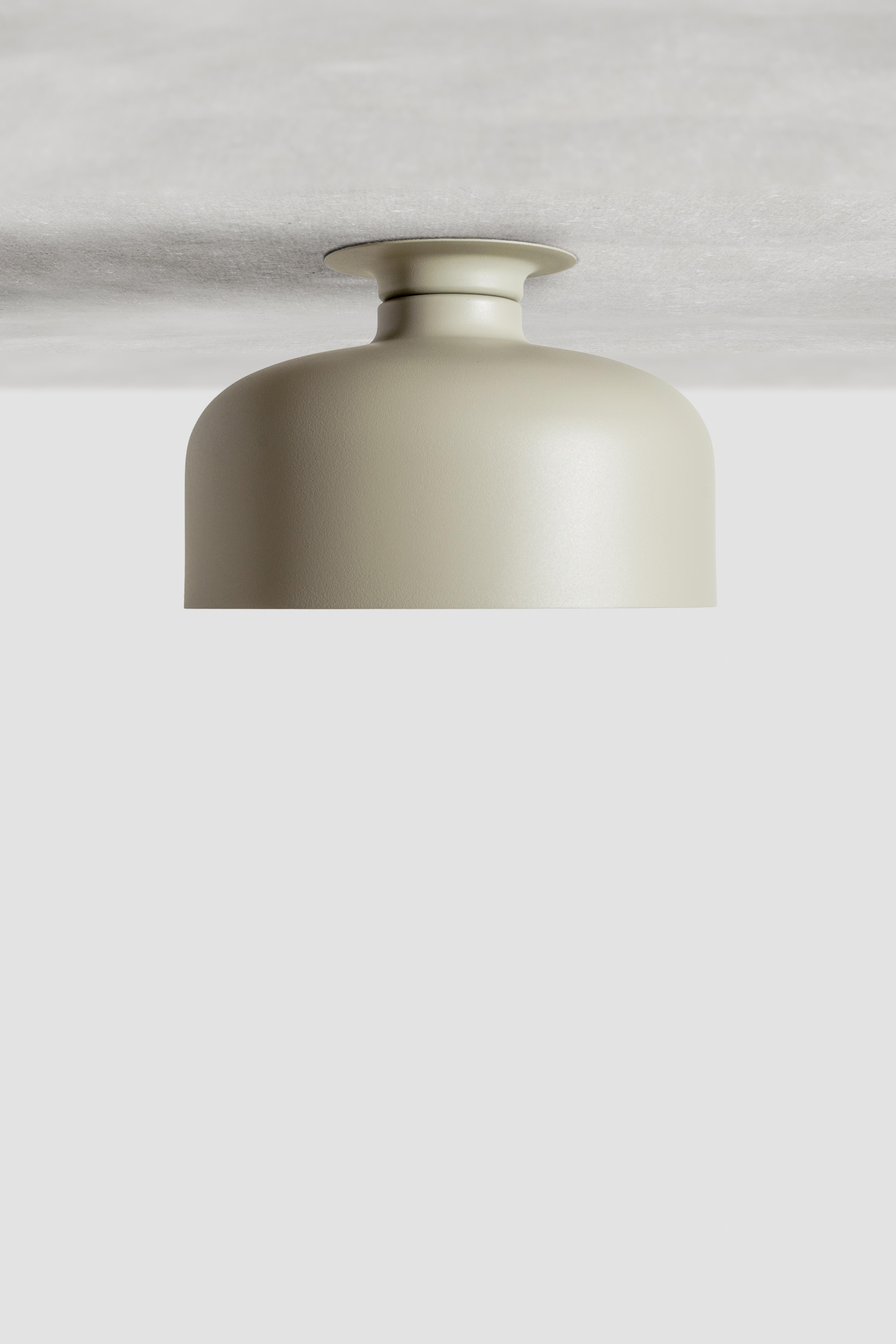 SPOTLIGHT VOLUMES, ceiling lamp / wall lamp
Design: Lukas Peet, Editor: ANDLight
UL Listed

Model shown: A

Inspired by spotlights, the Spotlight Volumes series is based on four unique shade profiles which combine in various ways. While designed