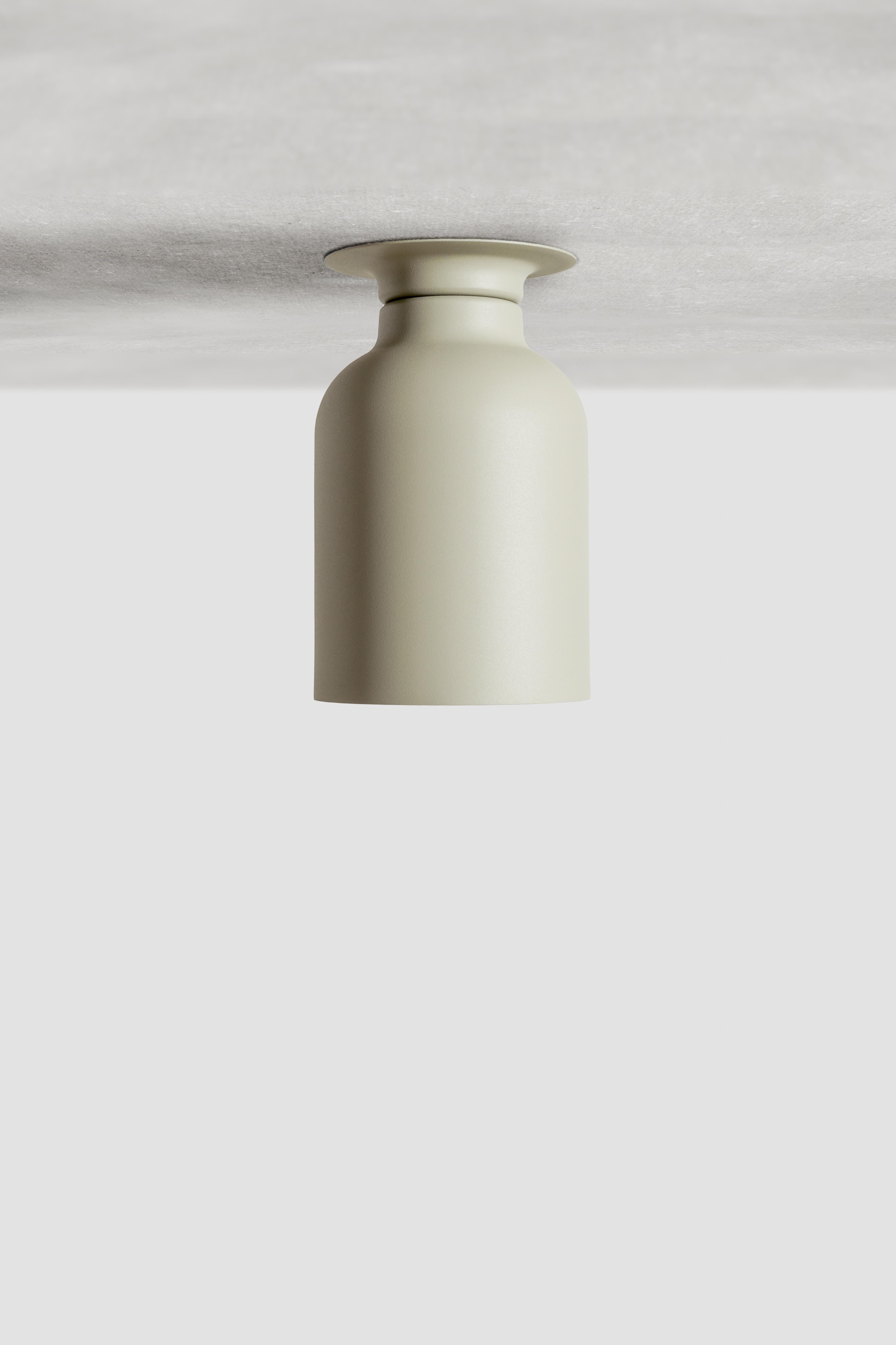 SPOTLIGHT VOLUMES, ceiling lamp / wall lamp
Design: Lukas Peet, Editor: ANDLight

UL Listed

Model shown: C

Inspired by spotlights, the Spotlight Volumes series is based on four unique shade profiles which combine in various ways. While designed