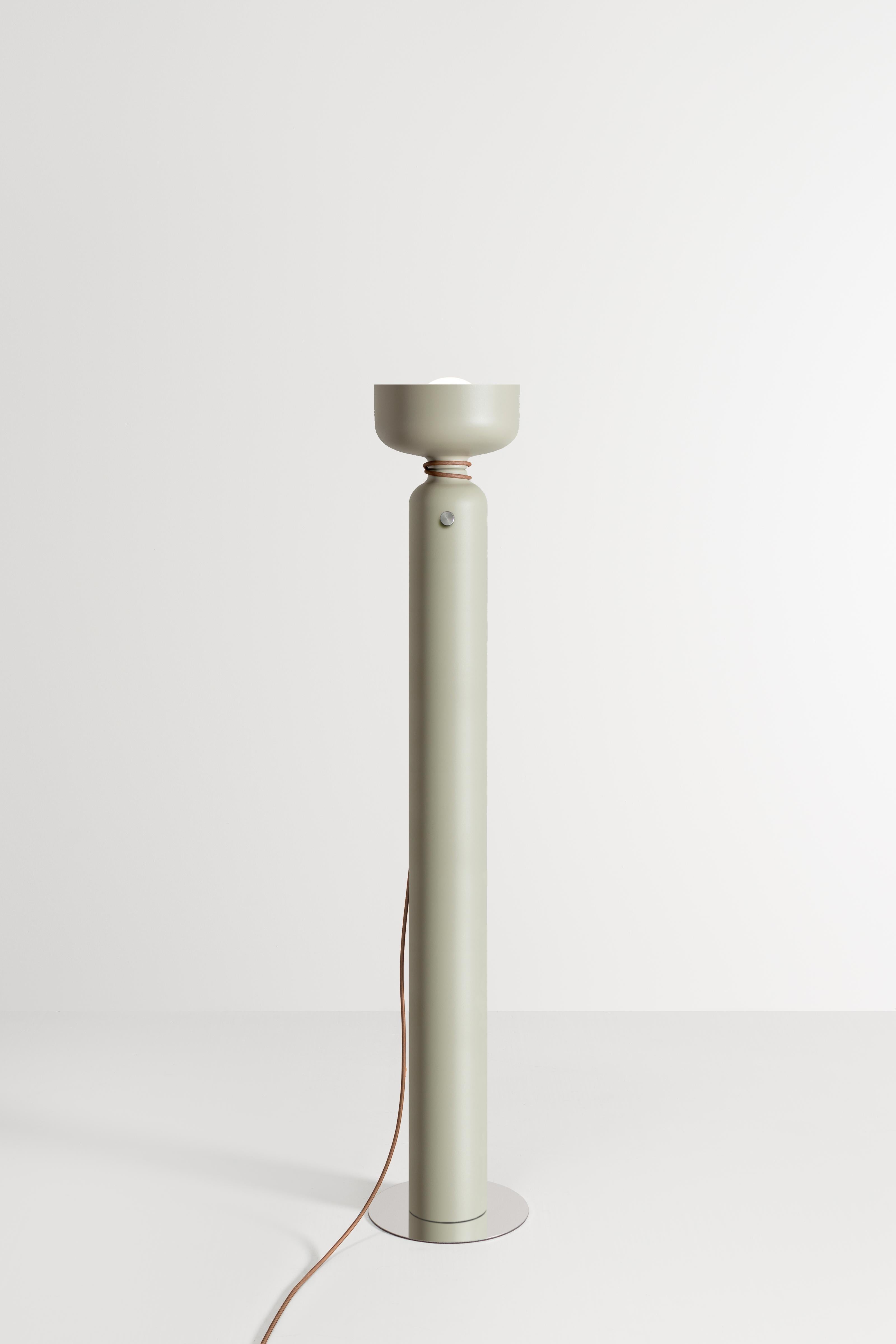 SPOTLIGHT VOLUMES, lampadaire
Conception : Lukas Peet, éditeur : ANDLight

Modèle présenté : A

Compositions
- Lumière vers le haut : A, B, C ou D

Inspirée des projecteurs, la série Spotlight Volumes est basée sur quatre profils de teintes