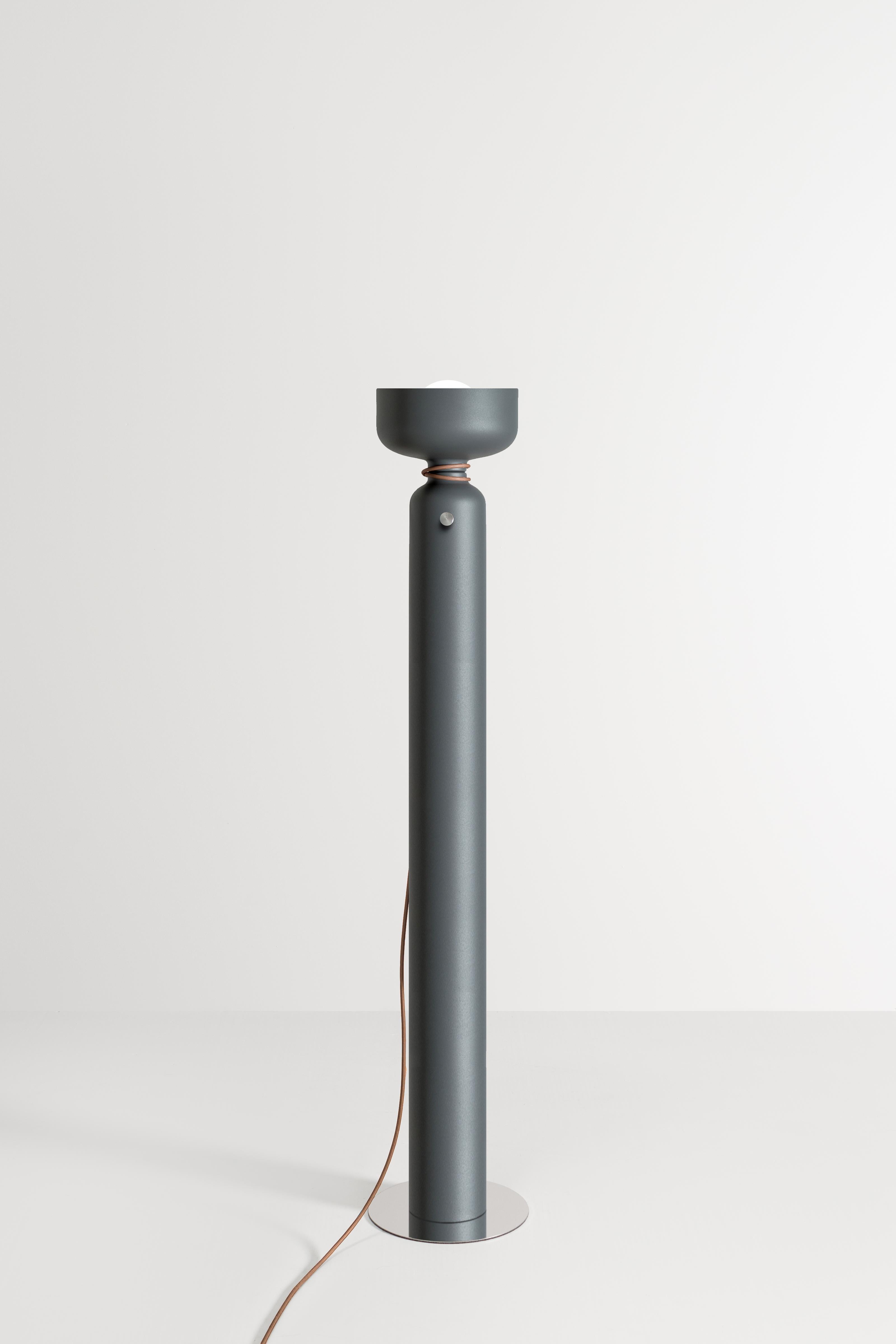 Canadese Spotlight Volumes, Lampada da terra A 