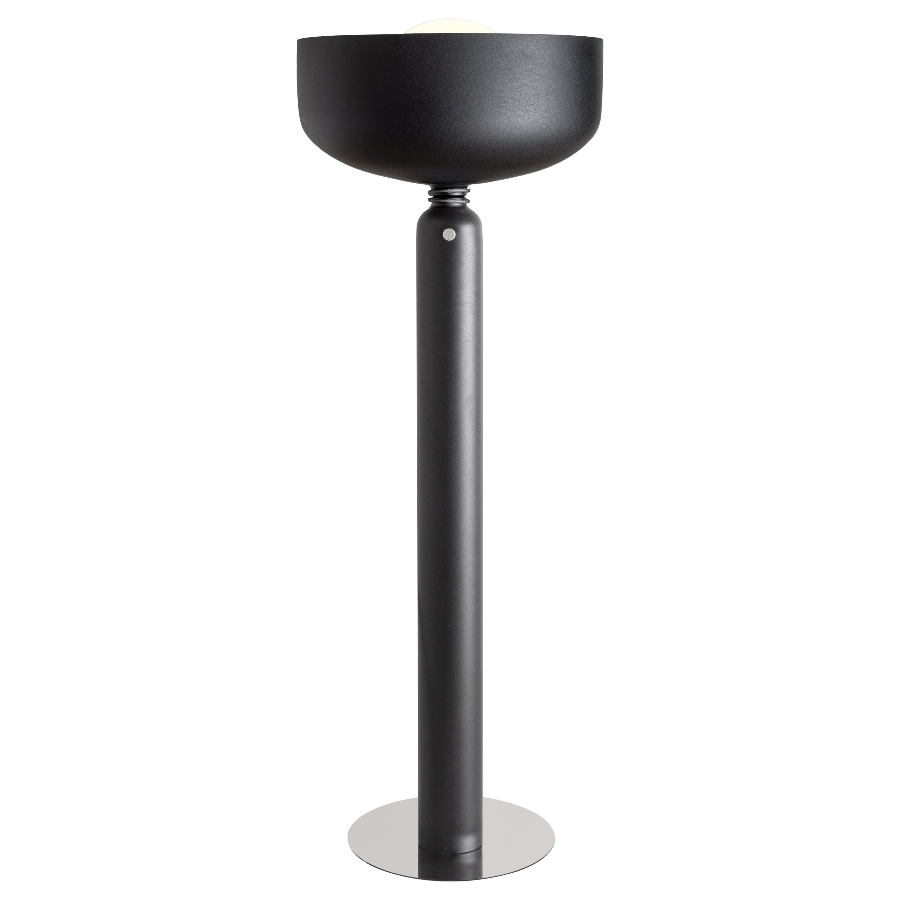 Spotlight Volumes, Lampada da terra E "Black