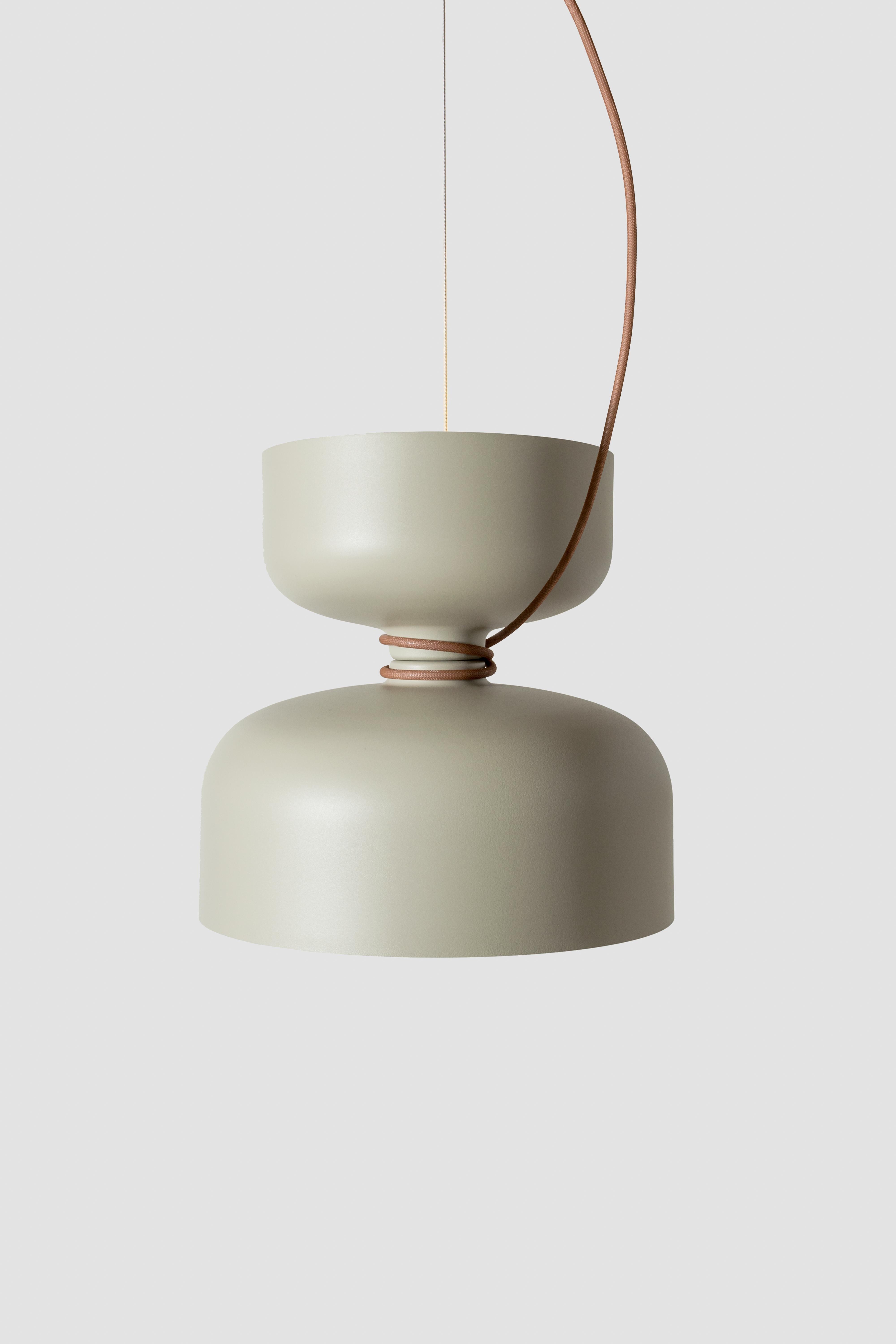 Organico moderno Volumi Spotlight, Ciondolo BA 'vanilla' in vendita