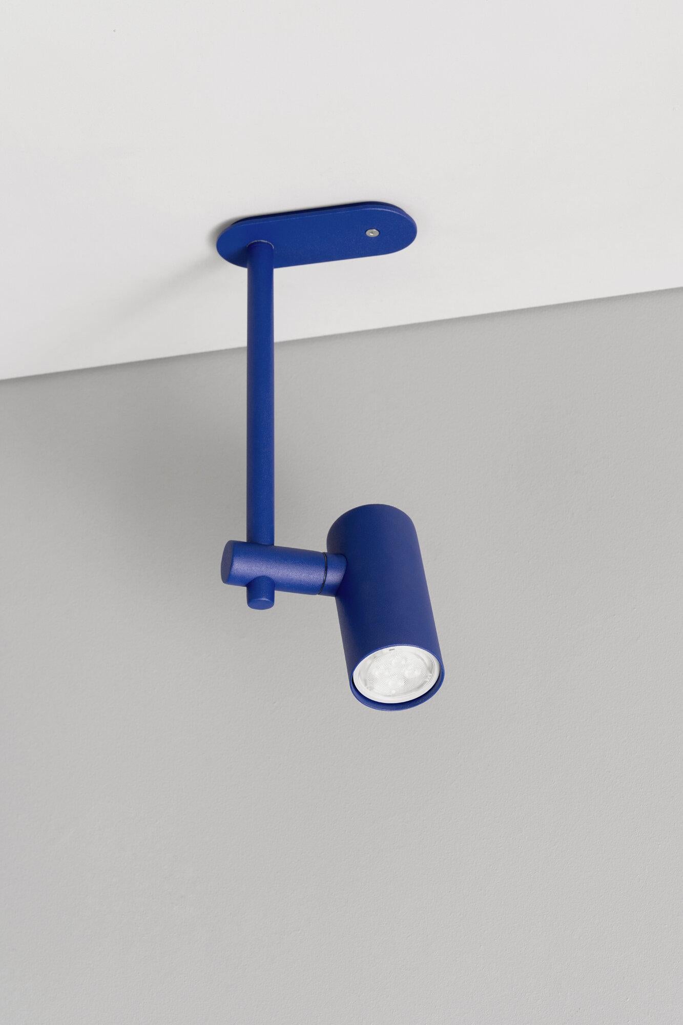 Plafonnier Ultra Blue Spotty de +kouple
Dimensions : D 5,4 x L 12,4 x H 39 cm. 
Matériaux : Acier peint par poudrage.

Disponible en différentes couleurs. Veuillez nous contacter.

Toutes nos lampes peuvent être câblées en fonction de chaque pays.