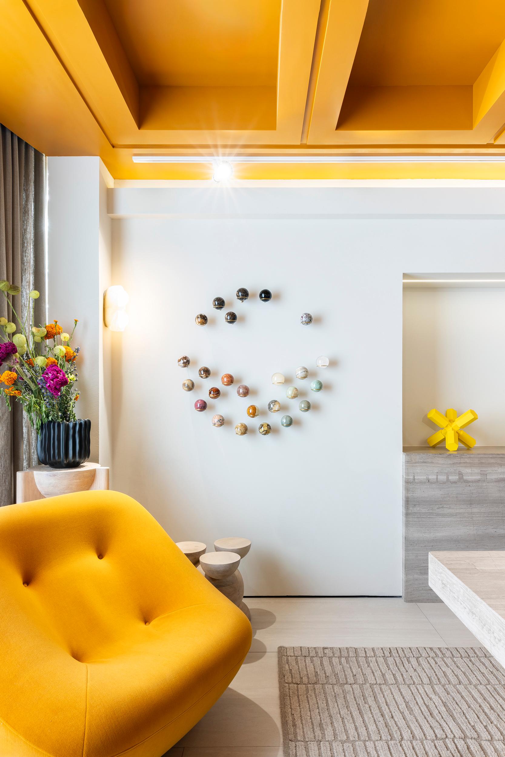 Minimaliste Galaxies III, Sten Studio, sculpture murale avec pierres naturelles en vente