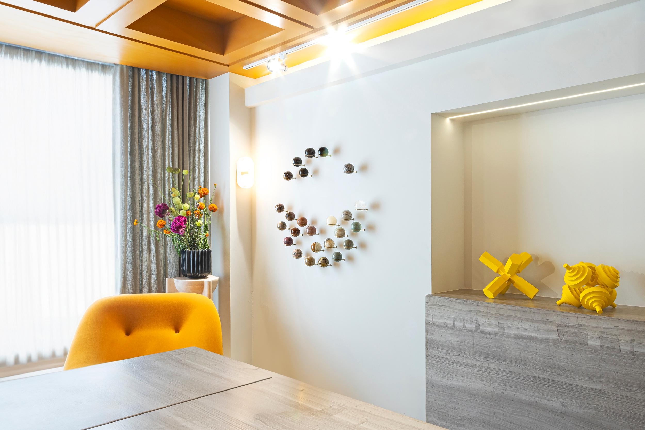 Mexicain Galaxies III, Sten Studio, sculpture murale avec pierres naturelles en vente