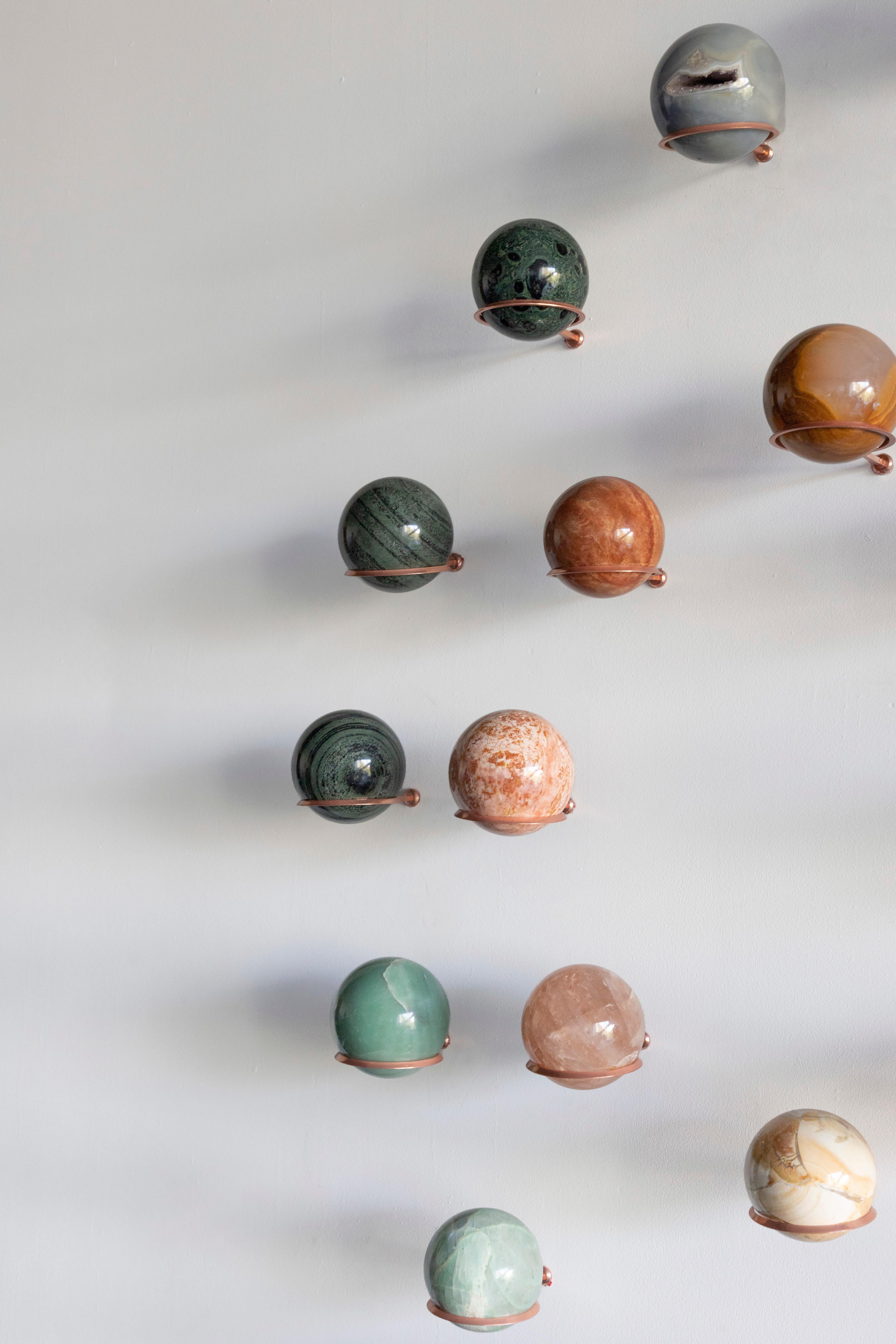 Galaxias en expansión XI - Sten Studio - Escultura mural con piedras naturales Bronceado en venta