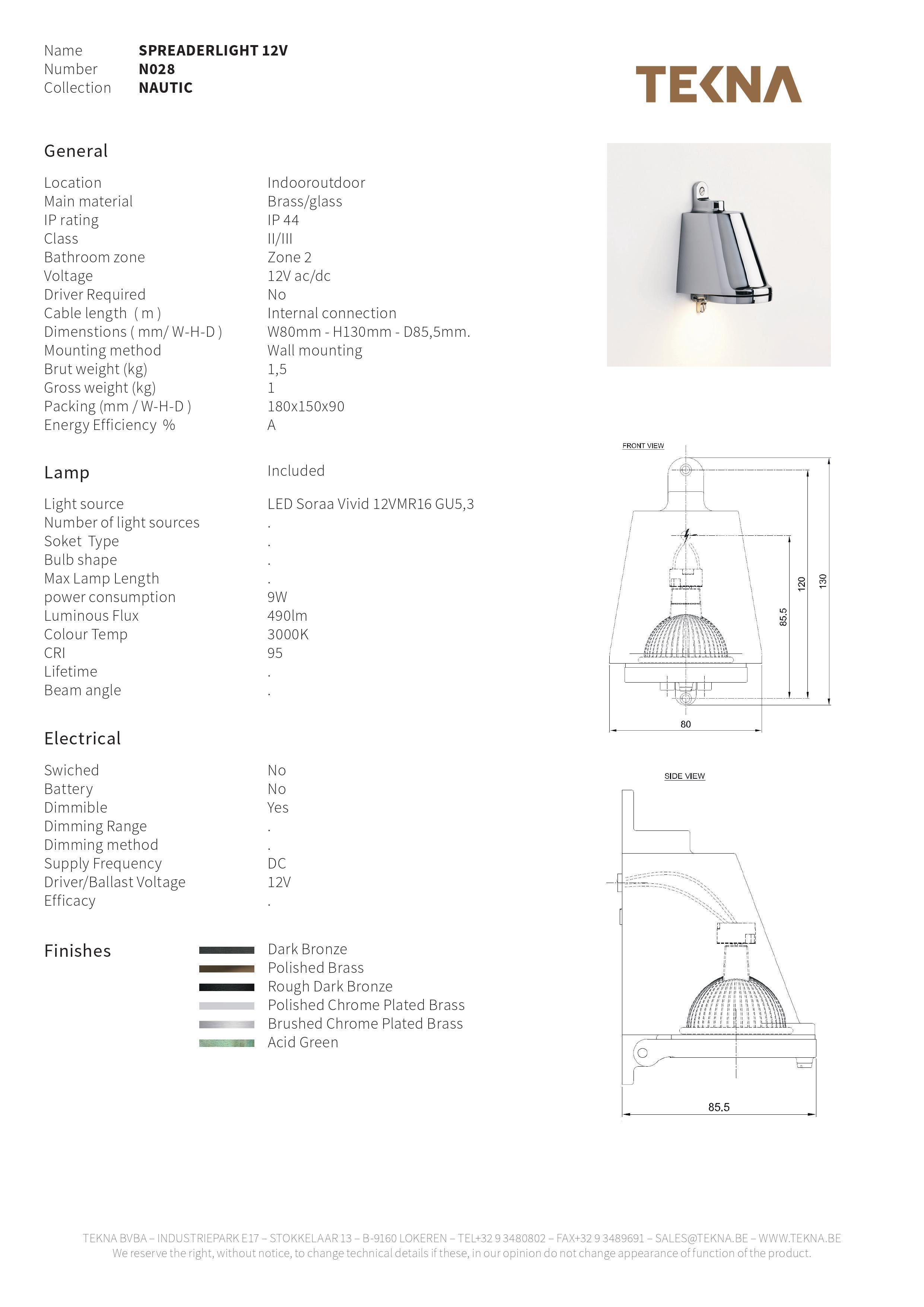 Applique in fusione di ottone sabbiato con vetro smerigliato. Per uso esterno (IP43).

Modulo LED 230V 4,3W 2700K 145lm. Potenza principale 230V 50Hz.