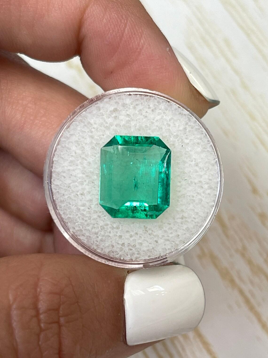Moderno Gemma di smeraldo colombiano taglio smeraldo da 5,15 carati - Pietra di nascita di maggio in vendita