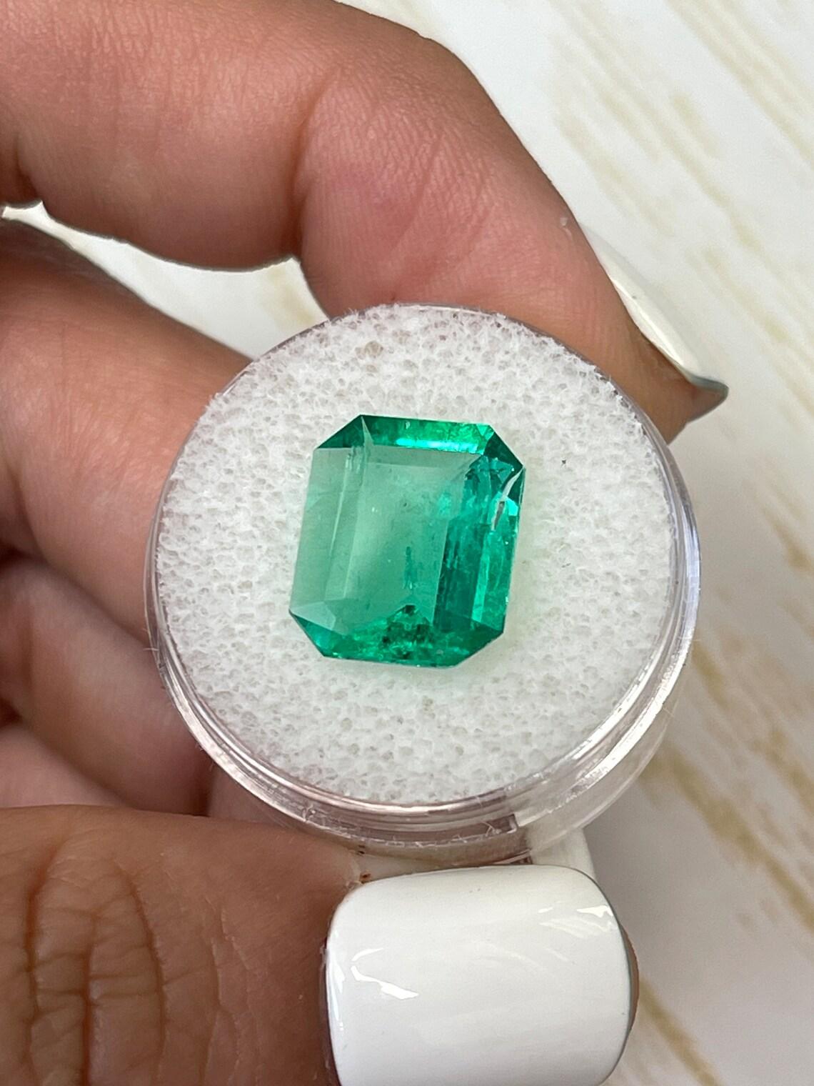 Taglio smeraldo Gemma di smeraldo colombiano taglio smeraldo da 5,15 carati - Pietra di nascita di maggio in vendita