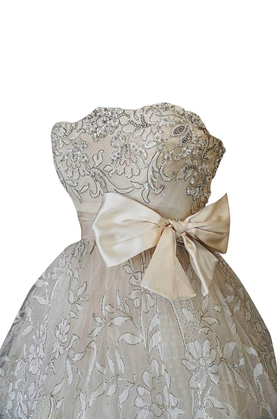 Women's Spring 1959 Christian Dior Haute Couture Ivory & Silver Lace Dress