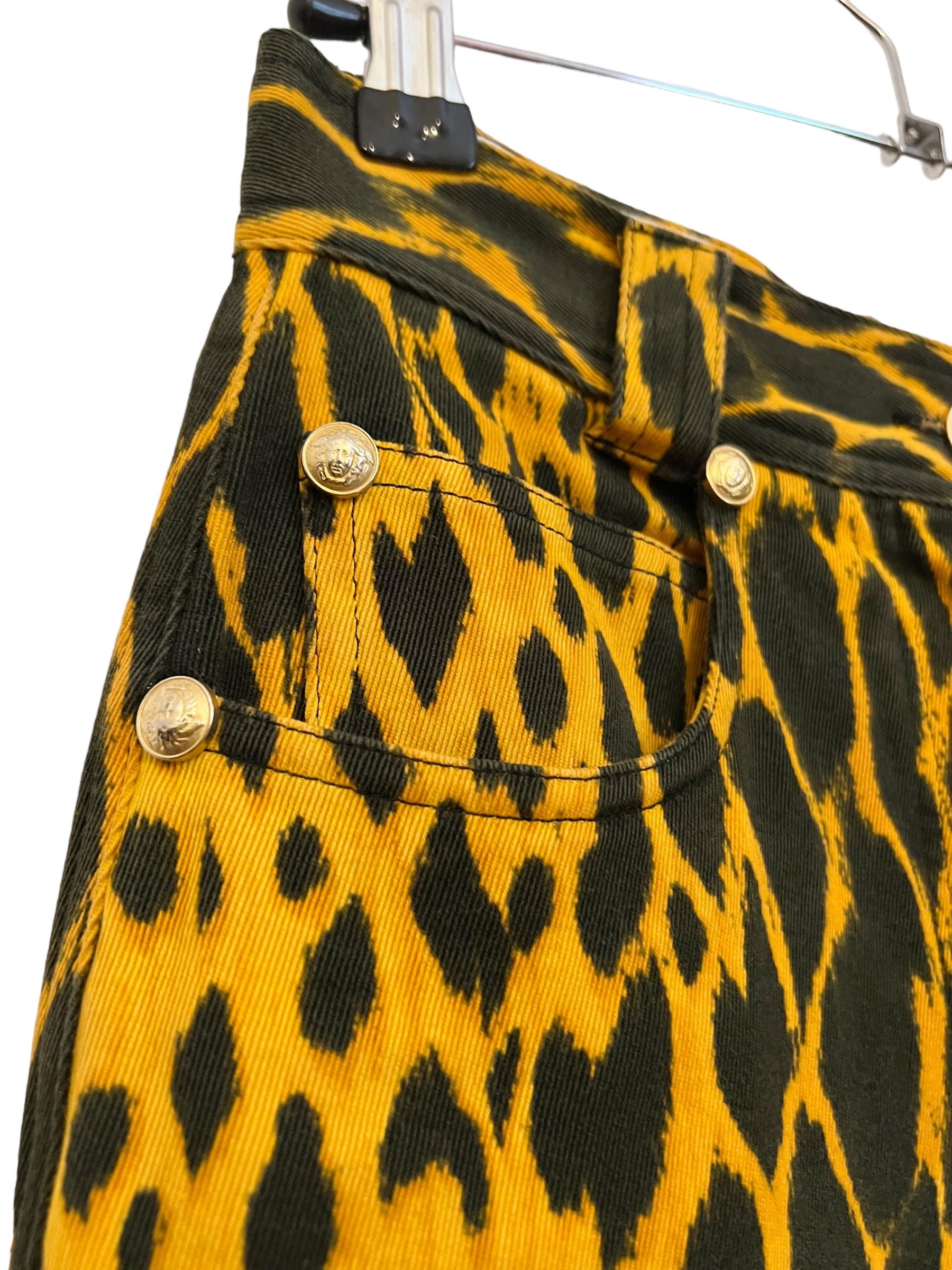 Women's Spring 1992 Gianni Versace Runway Cheetah Leopard High waisted patterned Jeans For Sale