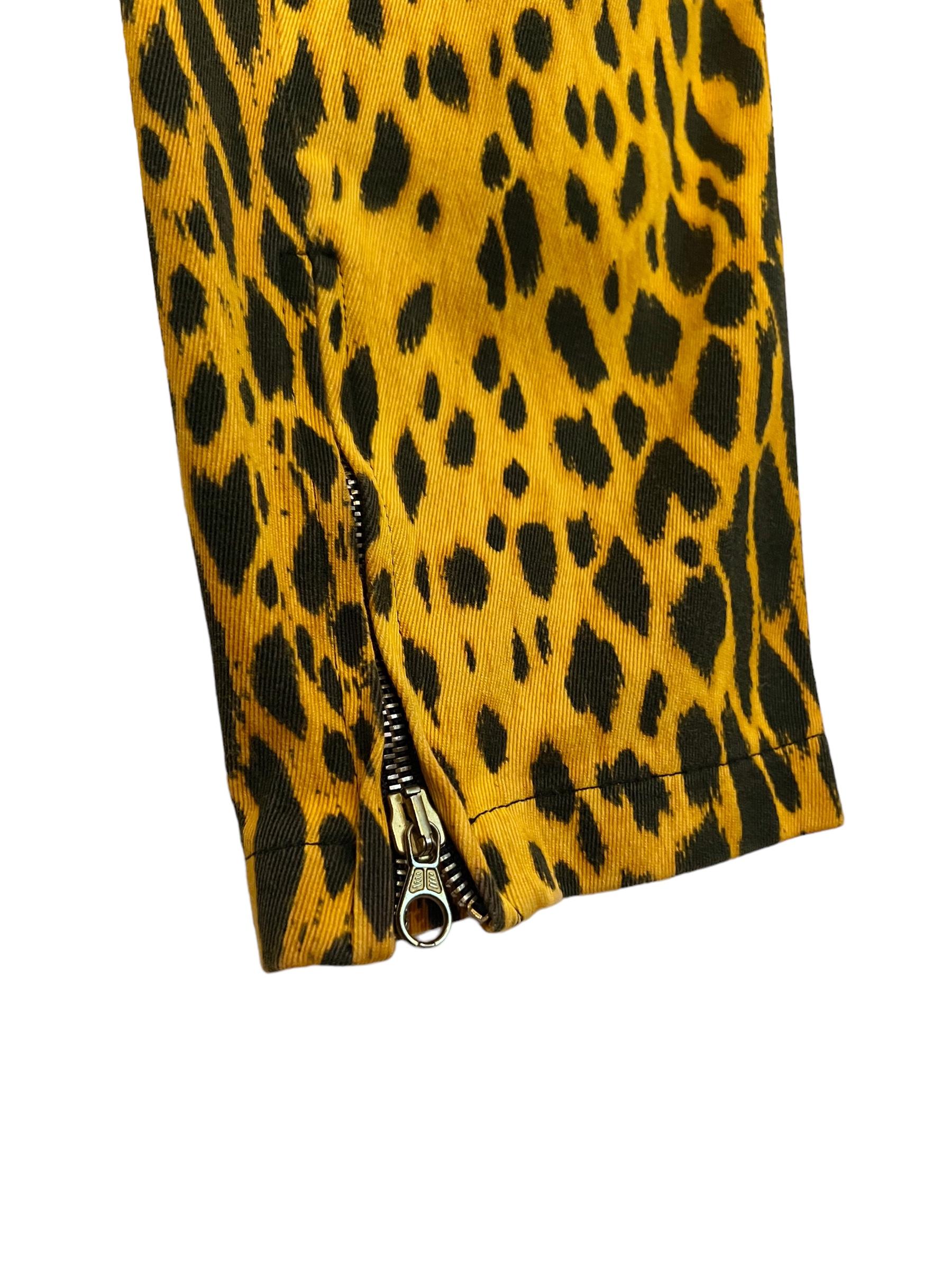 Spring 1992 Gianni Versace Runway Cheetah Leopard High waisted patterned Jeans For Sale 2