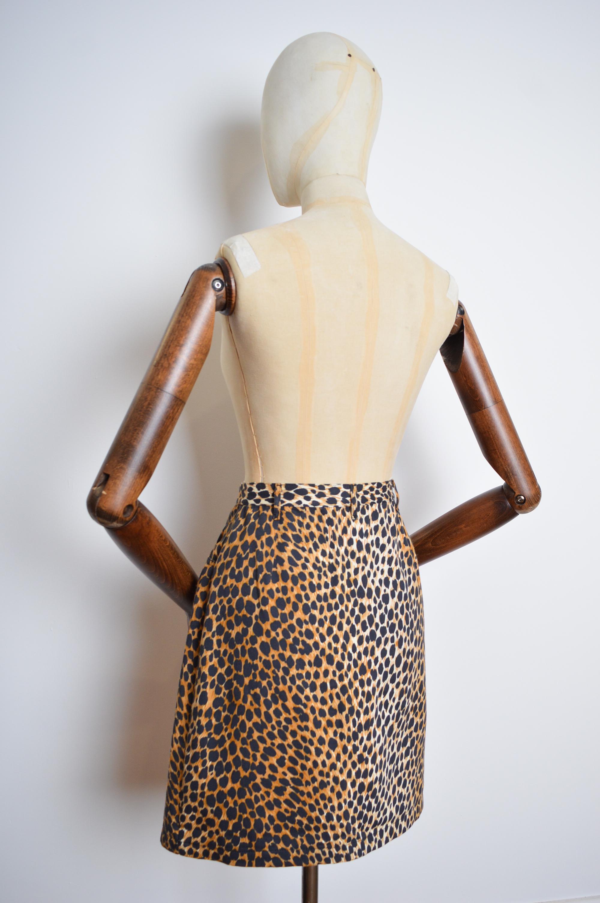 Spring 1996 Dolce & Gabbana High Waisted Cheetah Animal Print Mini Skirt For Sale 5