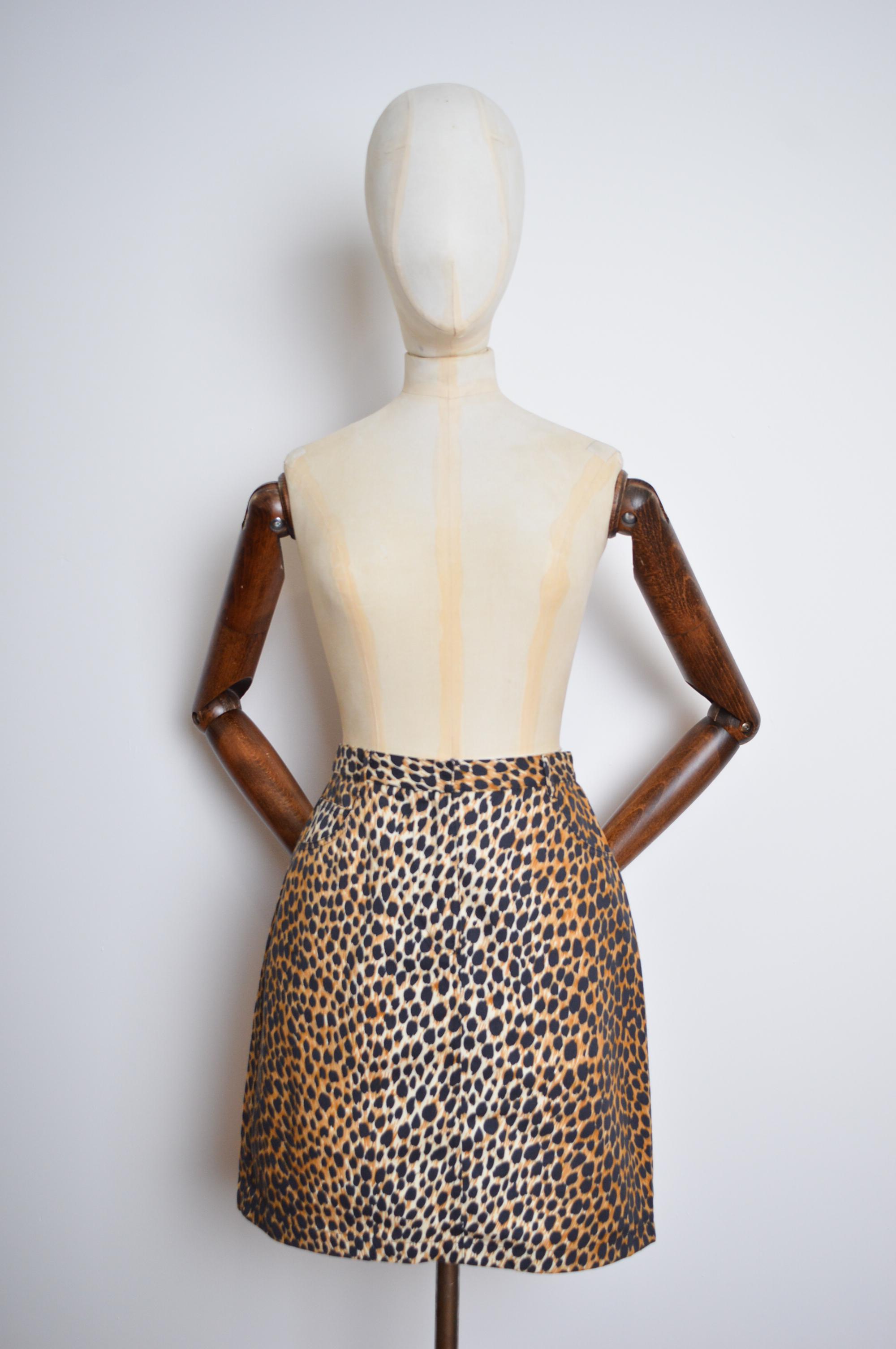 Women's Spring 1996 Dolce & Gabbana High Waisted Cheetah Animal Print Mini Skirt For Sale
