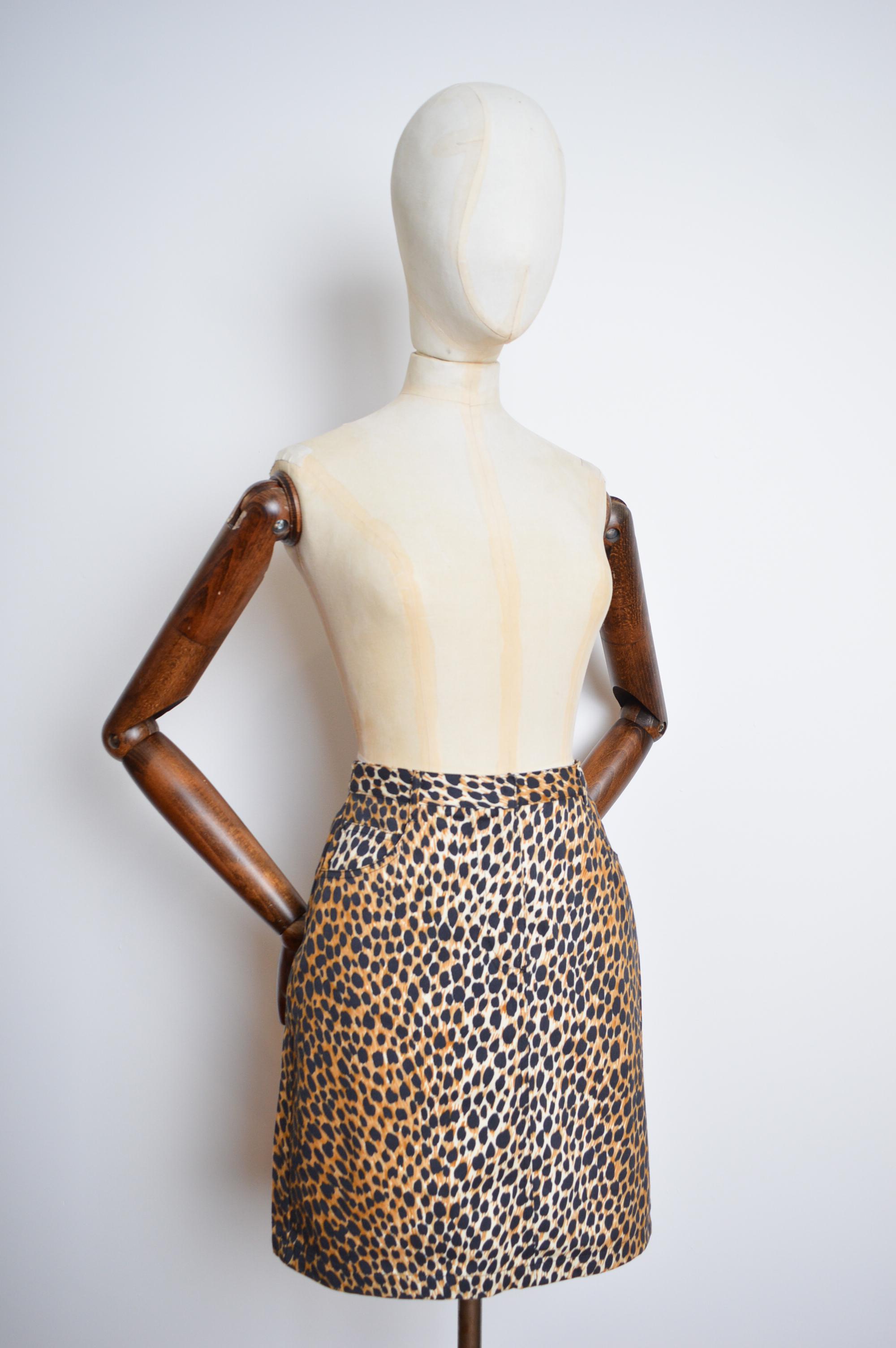Spring 1996 Dolce & Gabbana High Waisted Cheetah Animal Print Mini Skirt For Sale 4