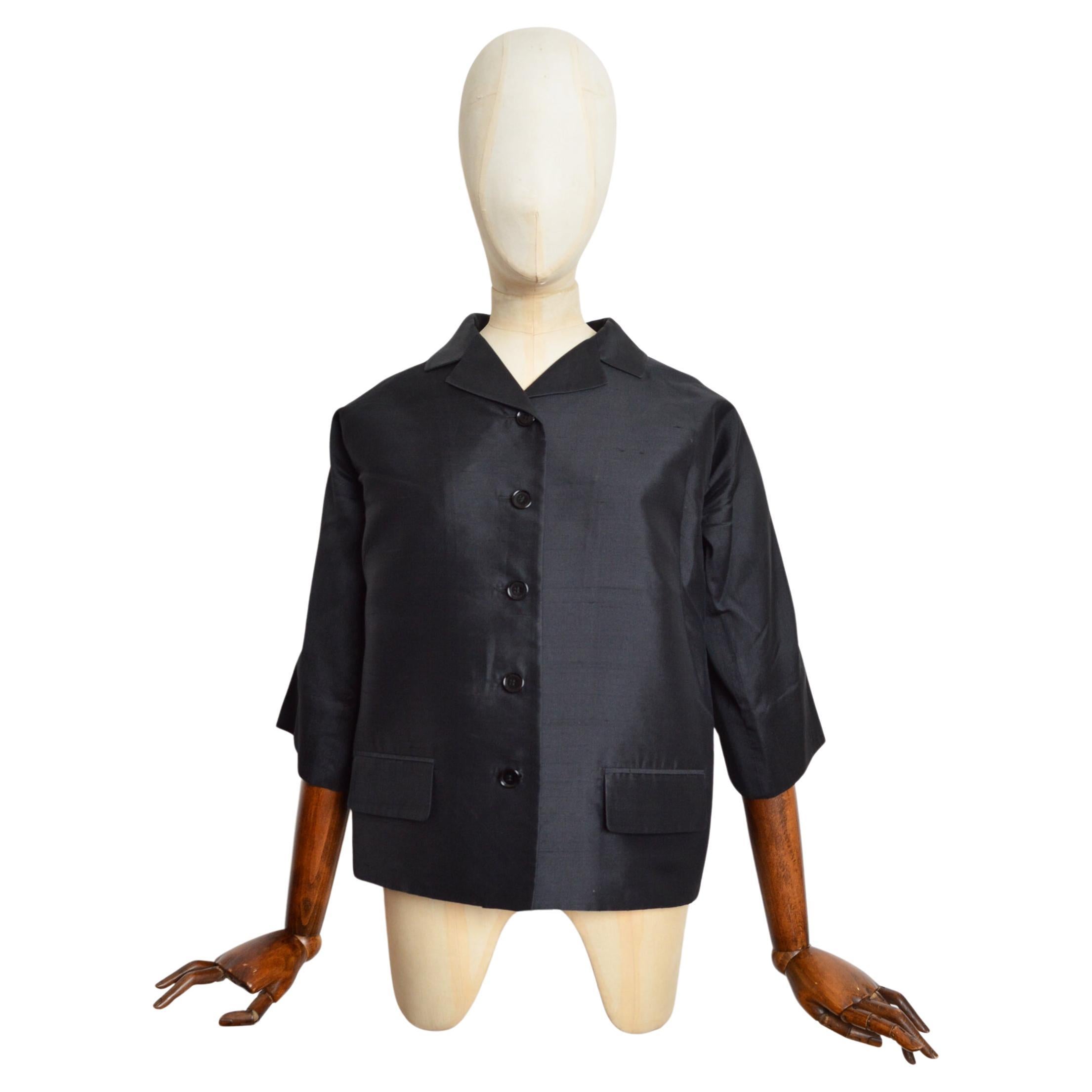 Primavera 1999 DOLCE & GABBANA Chaqueta capullo de seda cruda negra con botones y manga 3/4