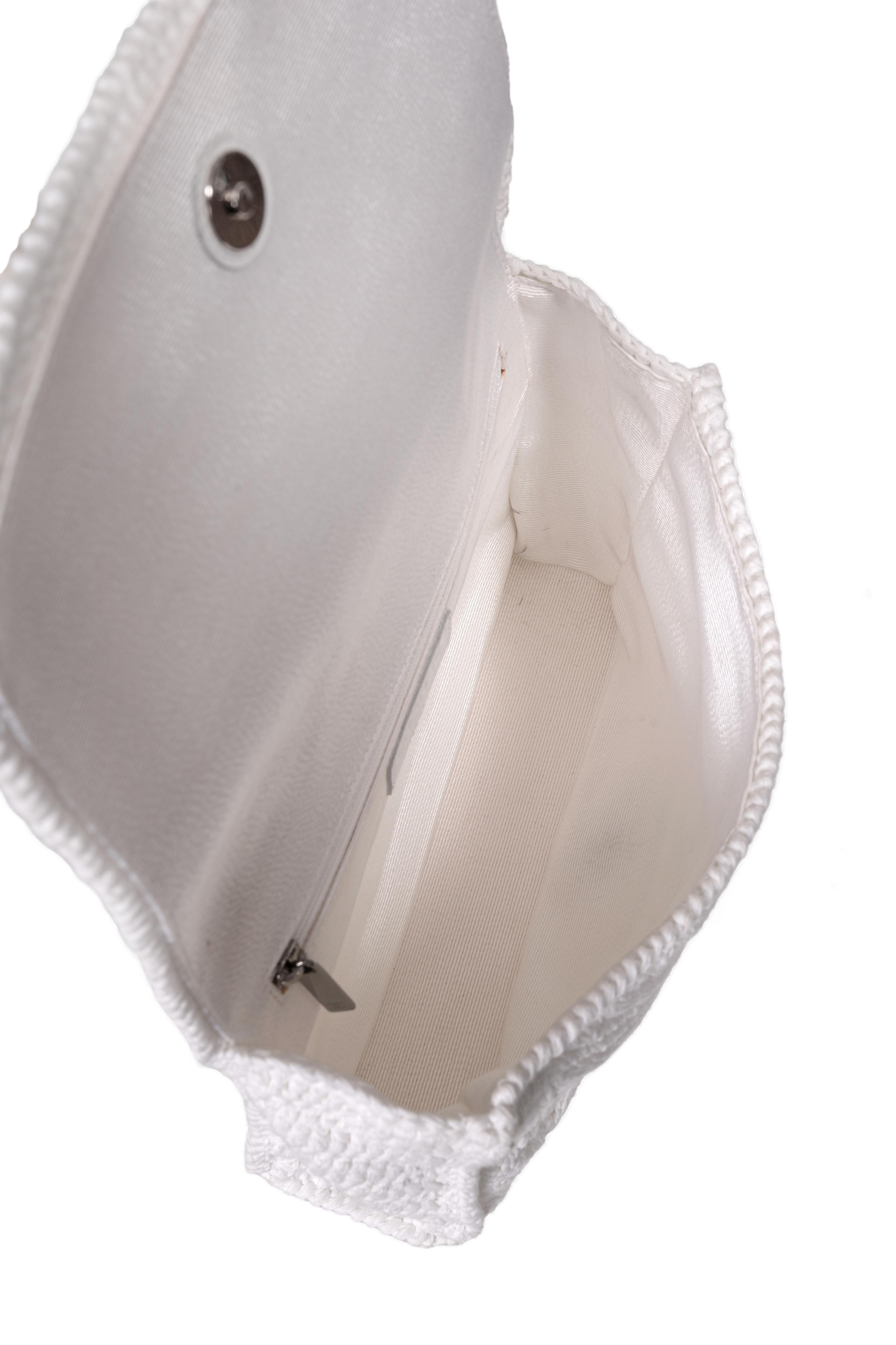 Spring 2004 CHANEL by Karl Lagerfeld Runway White Crochet Knit Shoulder Bag For Sale 10