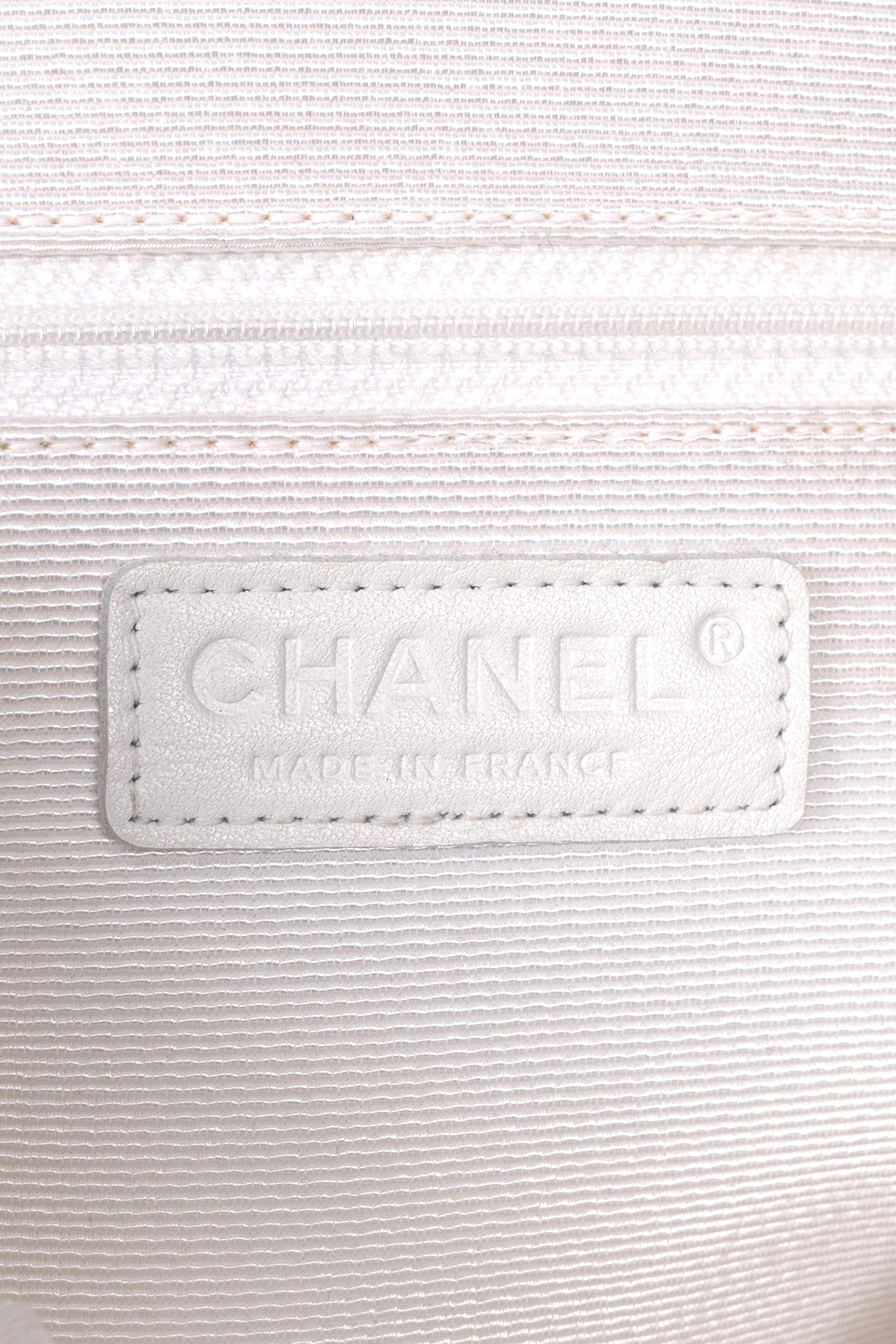 Spring 2004 CHANEL by Karl Lagerfeld Runway White Crochet Knit Shoulder Bag For Sale 11