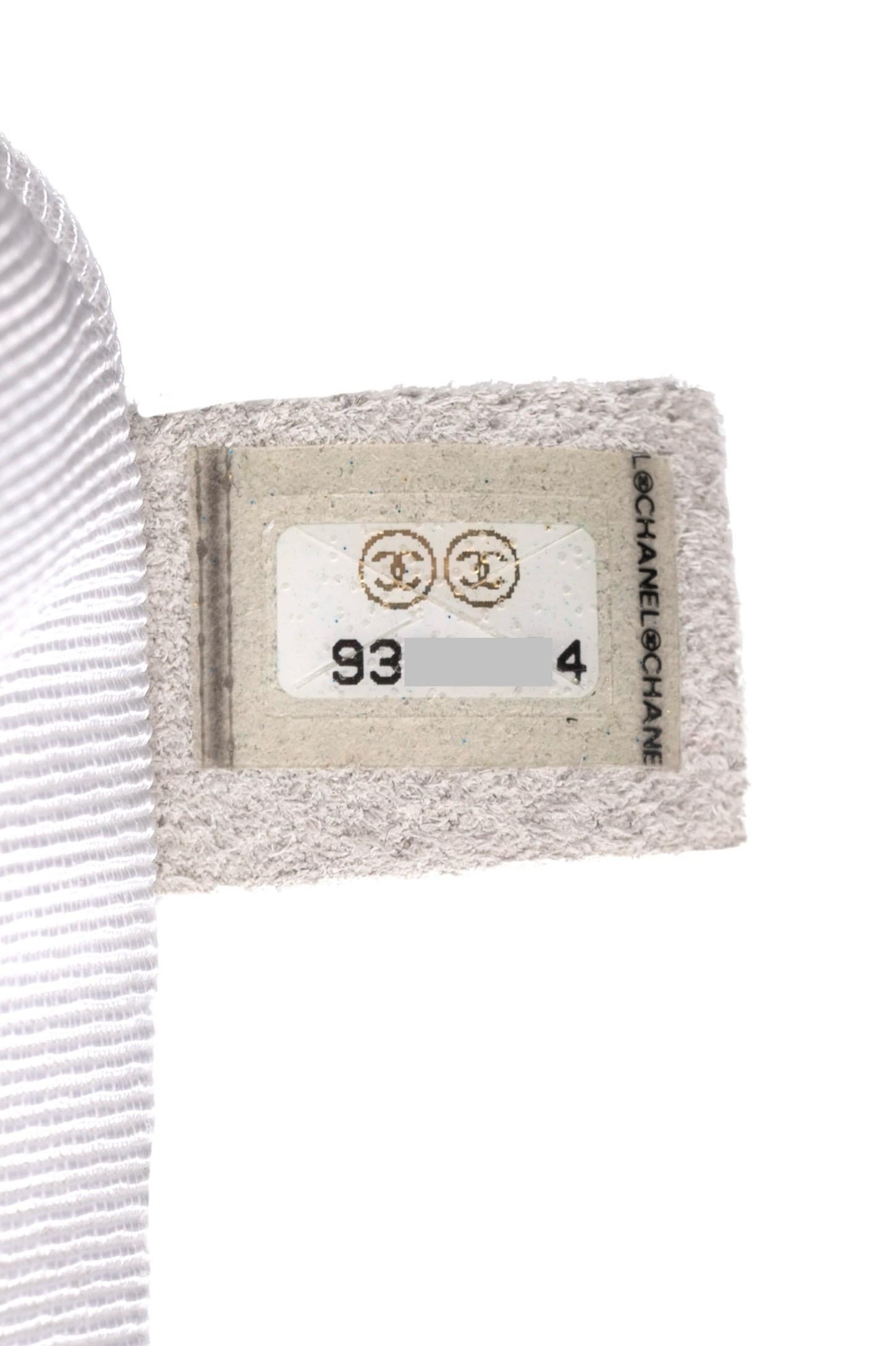 Spring 2004 CHANEL by Karl Lagerfeld Runway White Crochet Knit Shoulder Bag For Sale 12