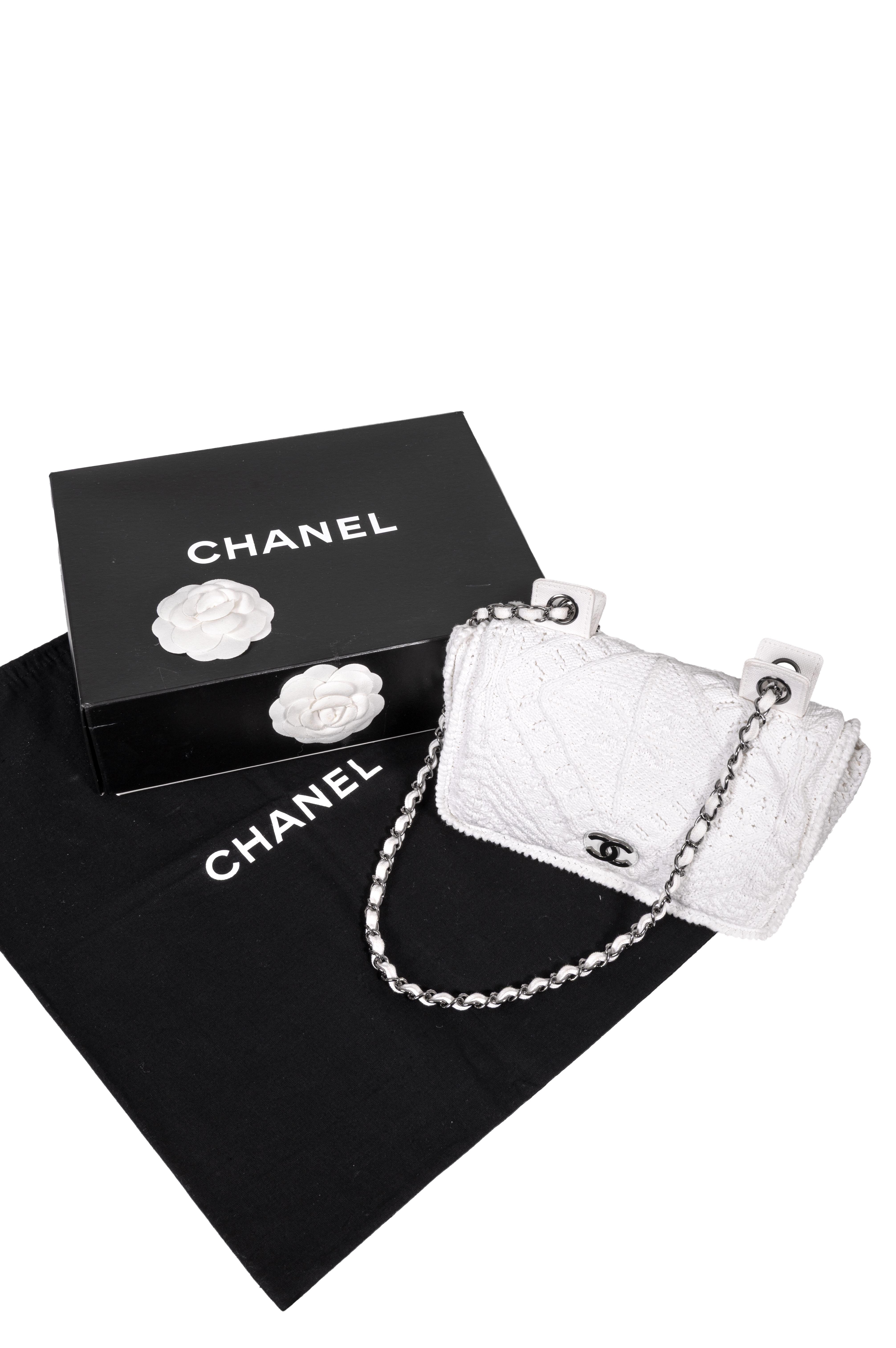Spring 2004 CHANEL by Karl Lagerfeld Runway White Crochet Knit Shoulder Bag For Sale 13