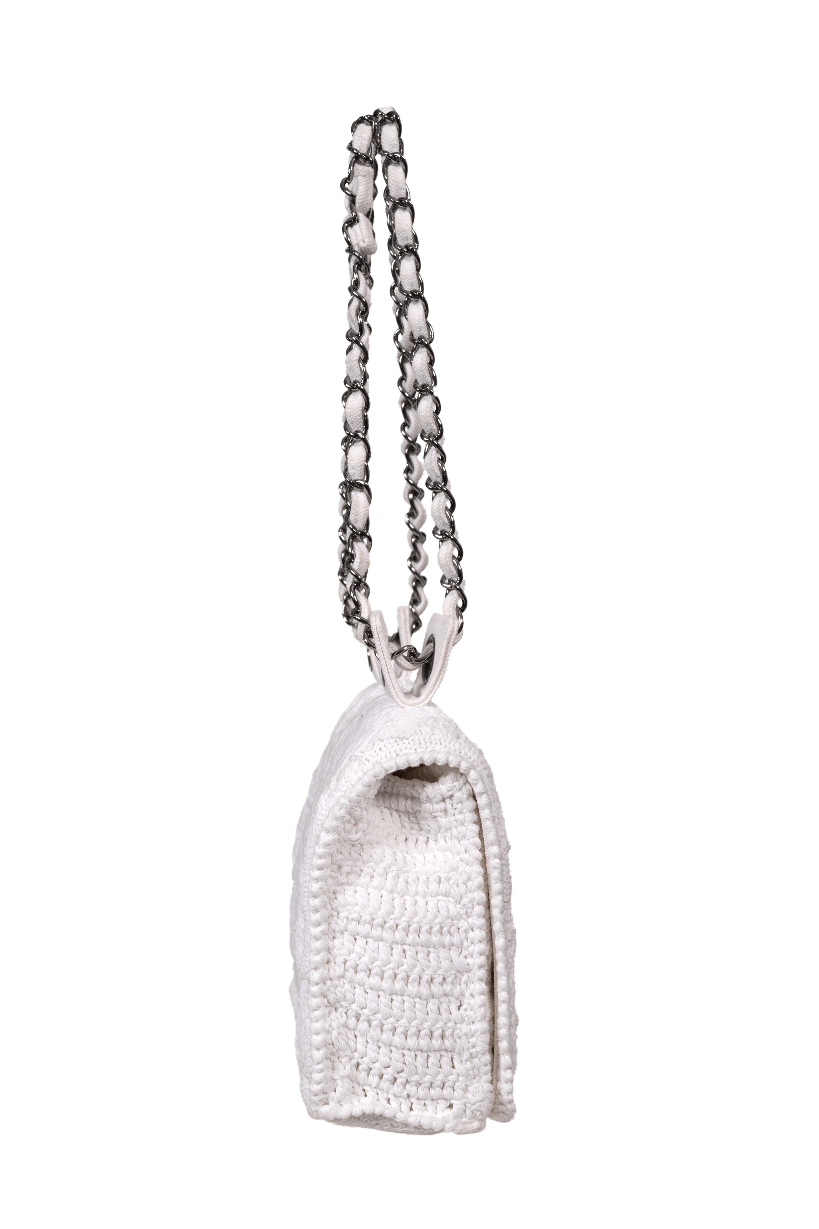 Spring 2004 CHANEL by Karl Lagerfeld Runway White Crochet Knit Shoulder Bag In Excellent Condition For Sale In Munich, DE
