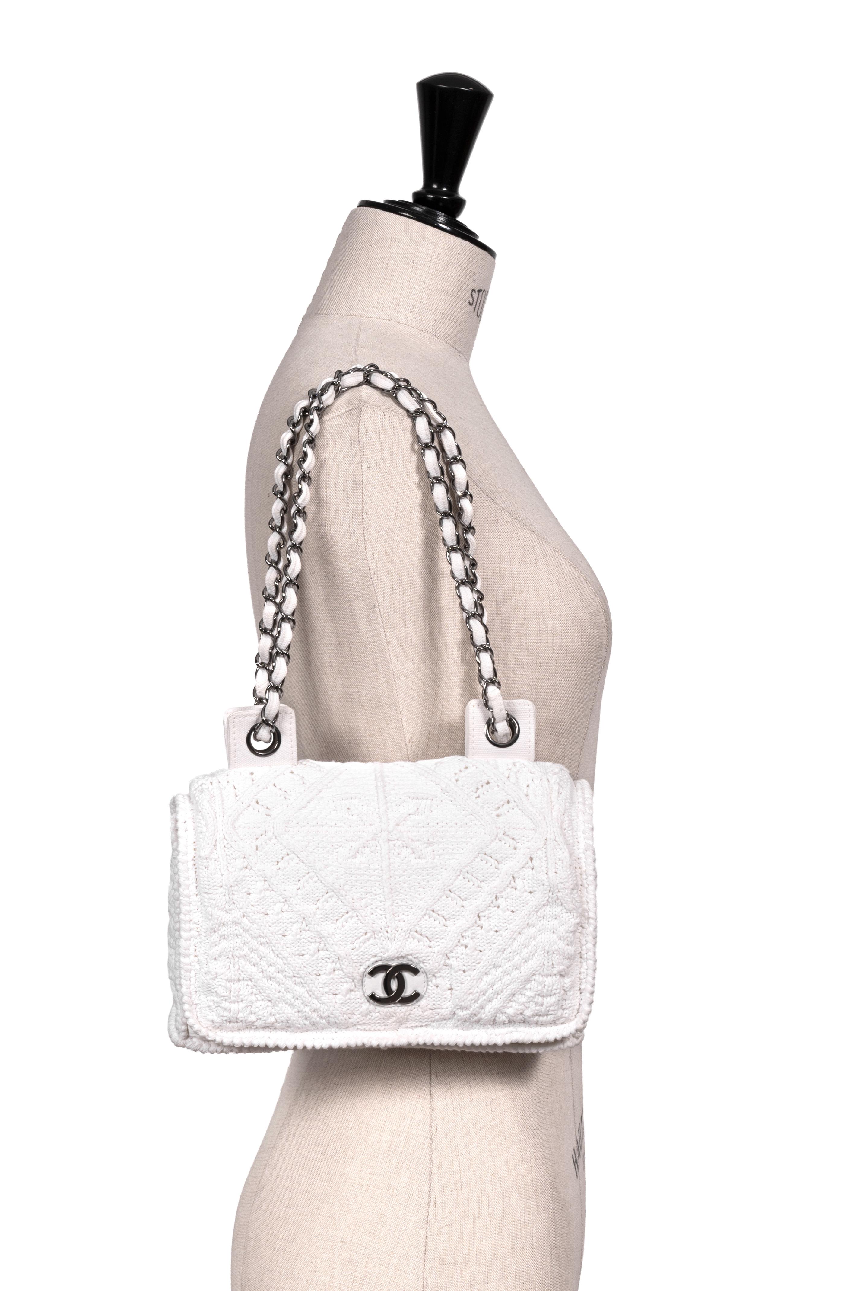 Spring 2004 CHANEL by Karl Lagerfeld Runway White Crochet Knit Shoulder Bag For Sale 1