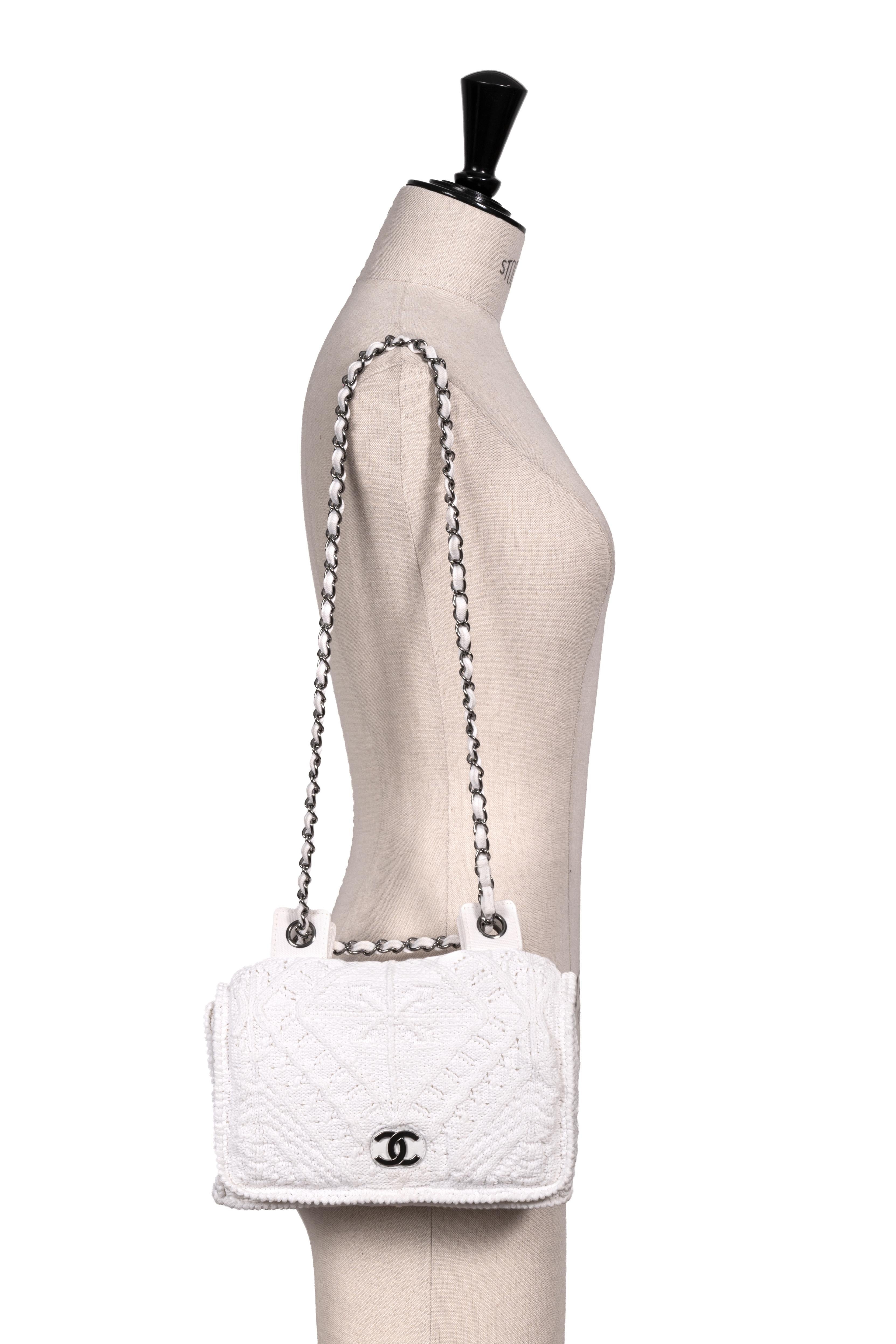 Spring 2004 CHANEL by Karl Lagerfeld Runway White Crochet Knit Shoulder Bag For Sale 2