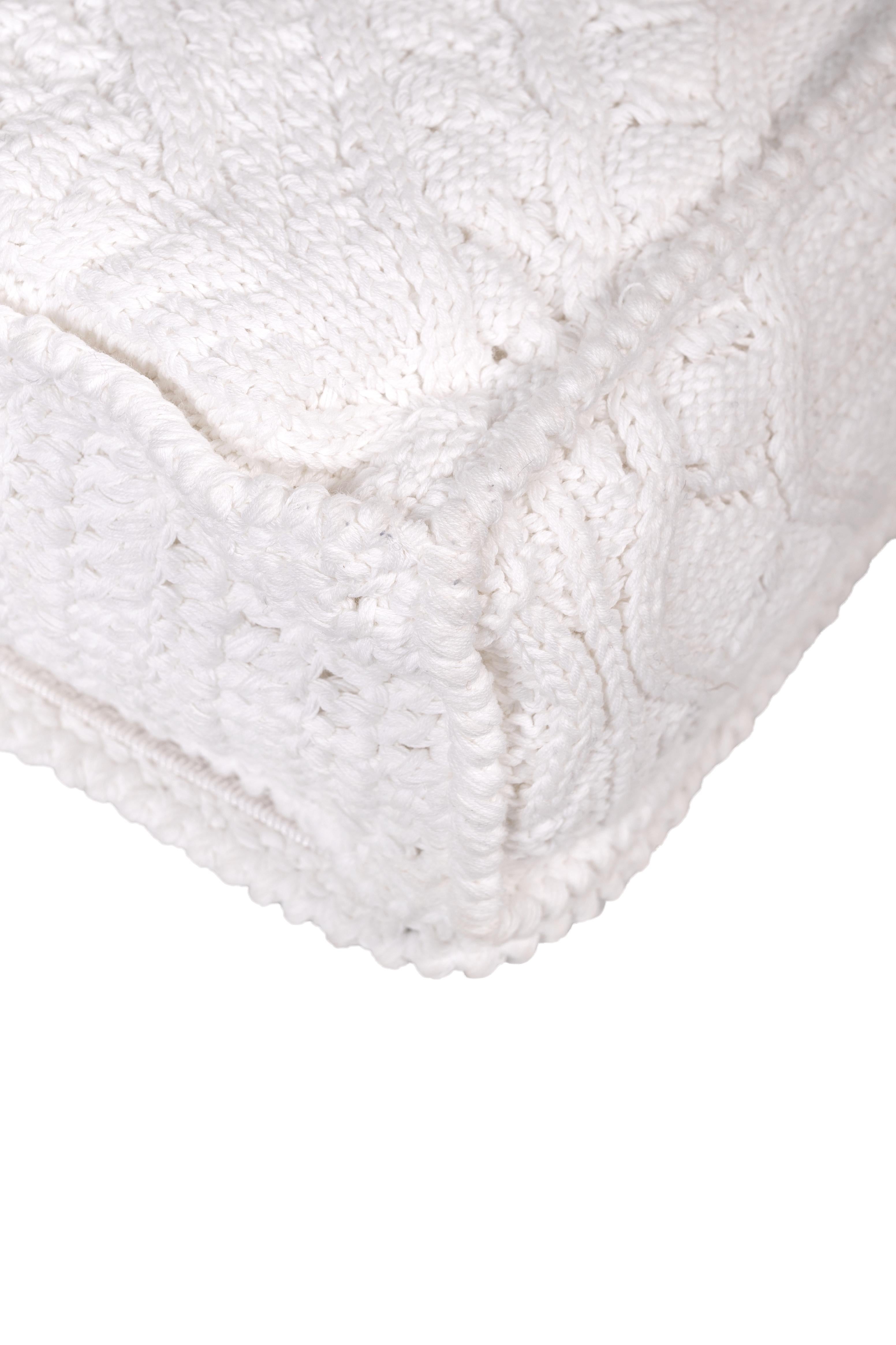 Spring 2004 CHANEL by Karl Lagerfeld Runway White Crochet Knit Shoulder Bag For Sale 5