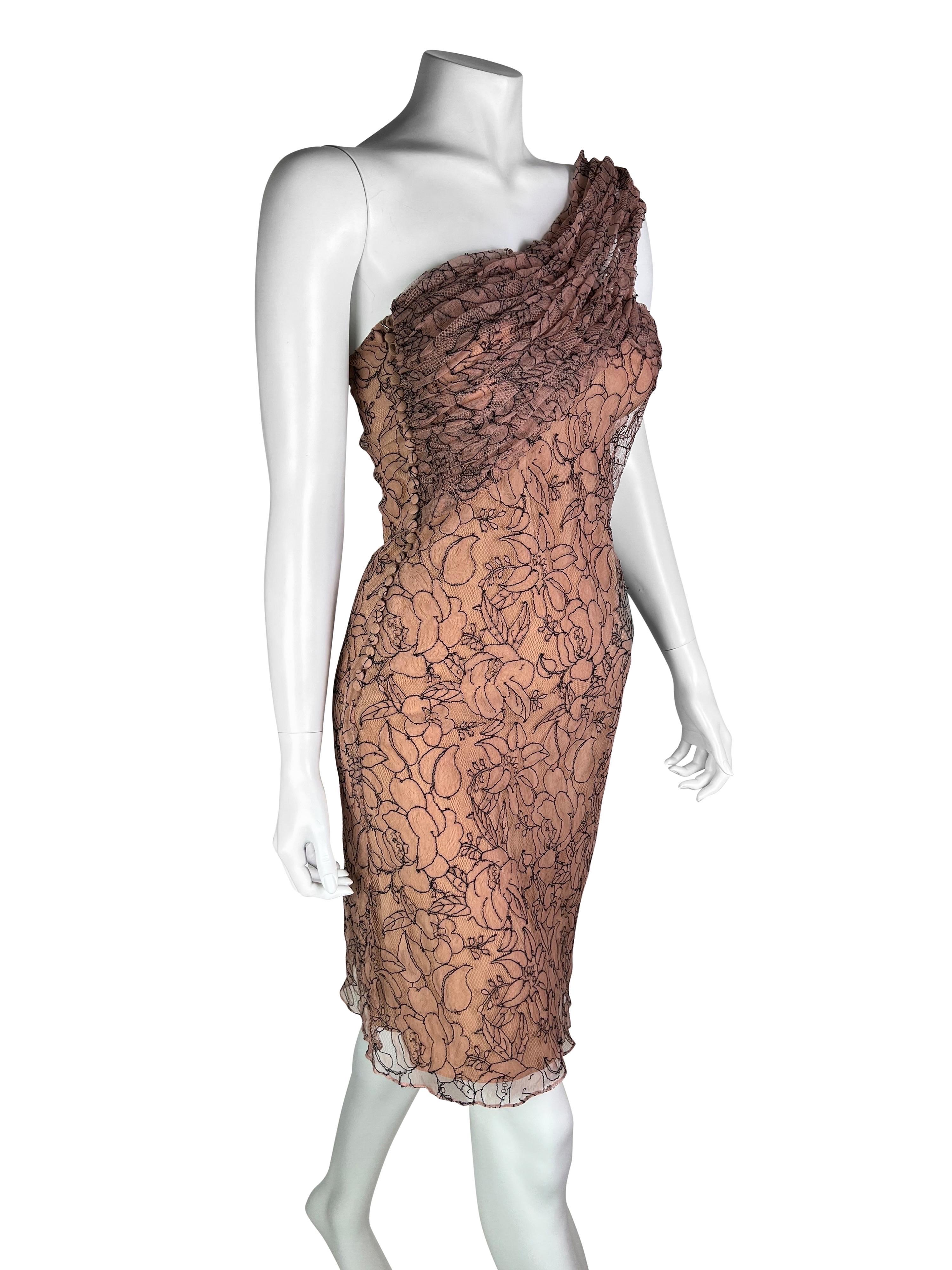 A stunning silk dress with a gorgeous layer of intricate lace, signature for the collection neutral color, flattering on any complexion. 

Size FR 38.

Measurements (flat lay on one side):

Armpit to armpit - 41 cm (16 in)
Waist - 37 cm (14,5